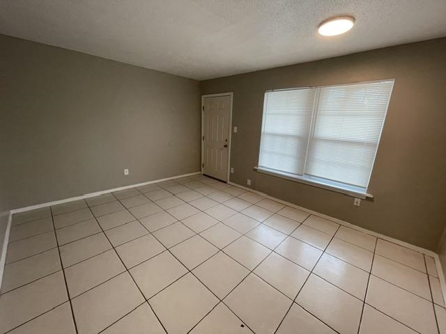 4455 Macon Rd 6 Property Photo 3
