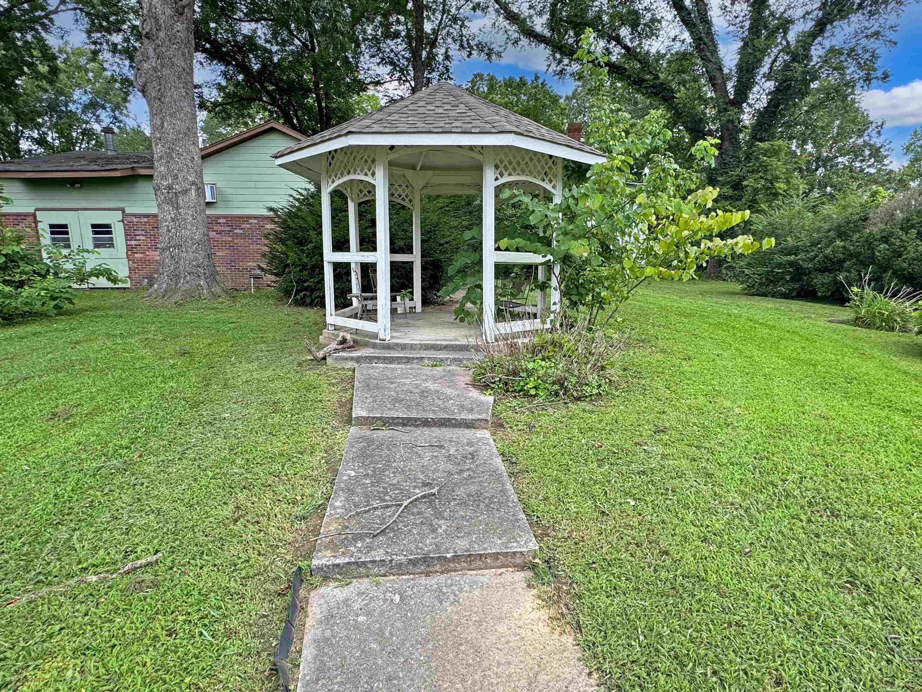 321 E Main Dr Property Photo 12