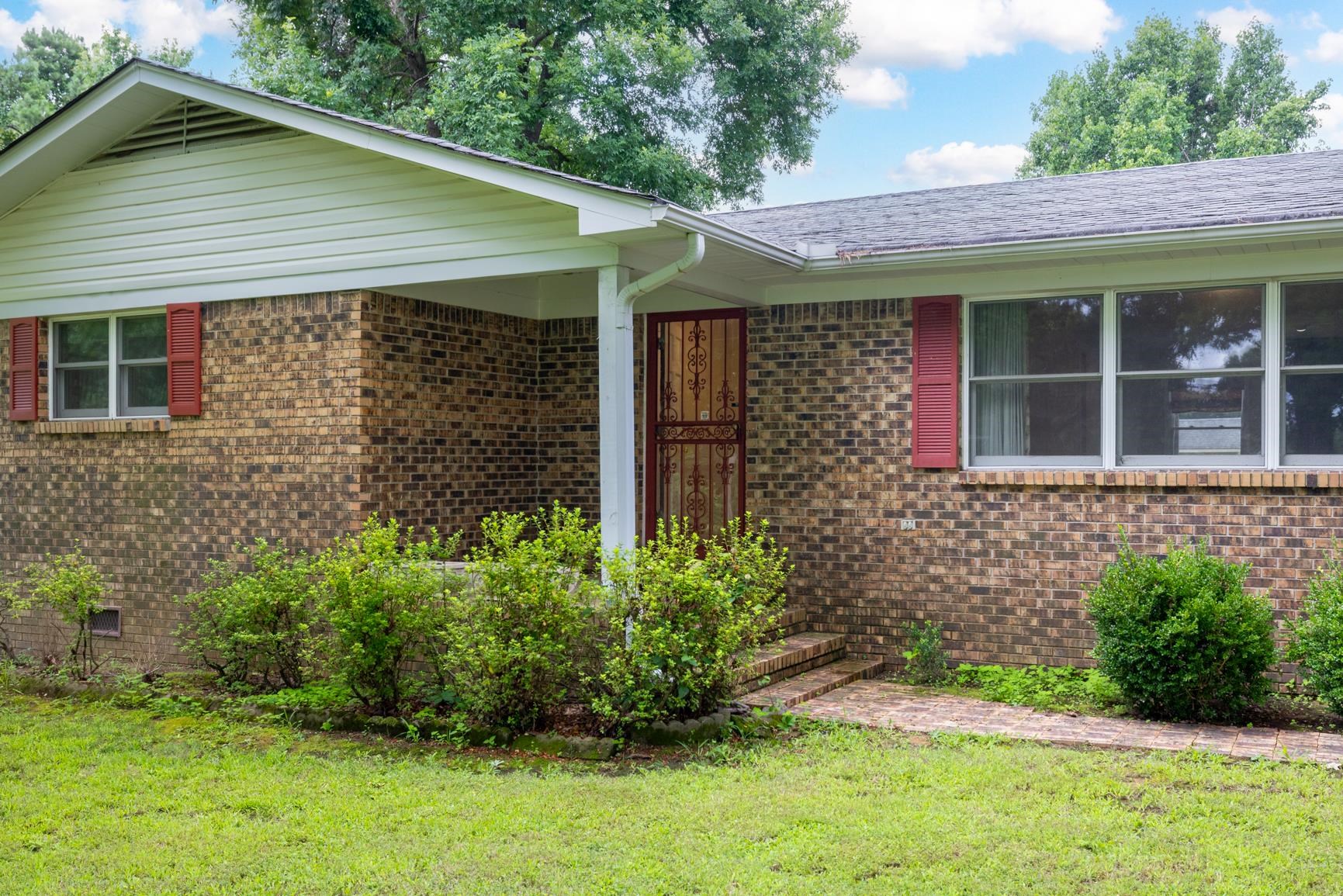504 Roseland Dr Property Photo 2