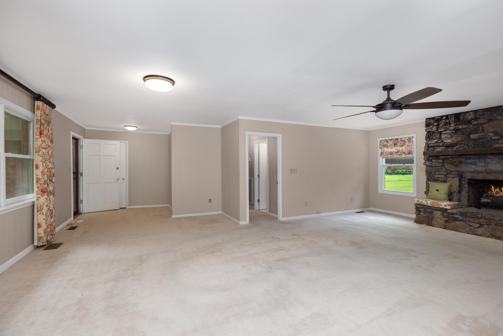 504 Roseland Dr Property Photo 4