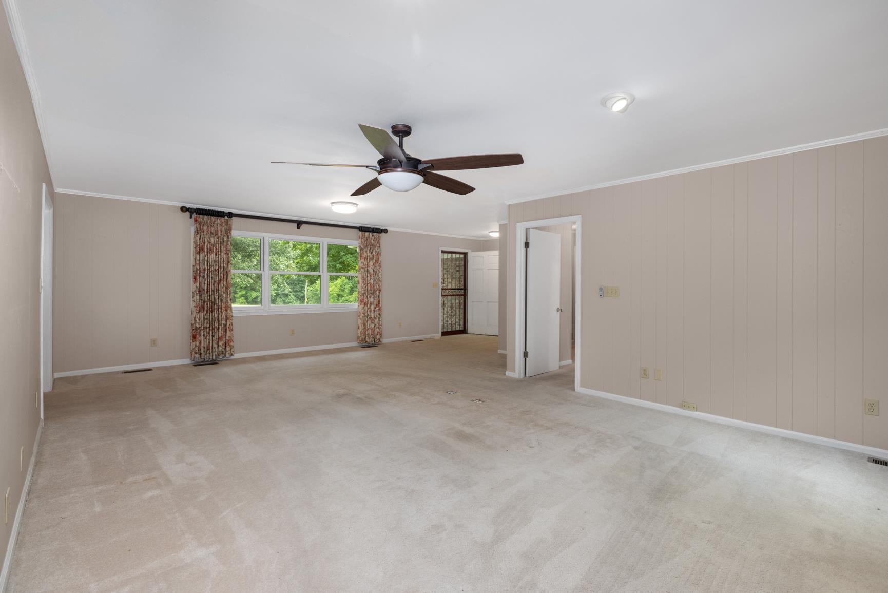504 Roseland Dr Property Photo 5