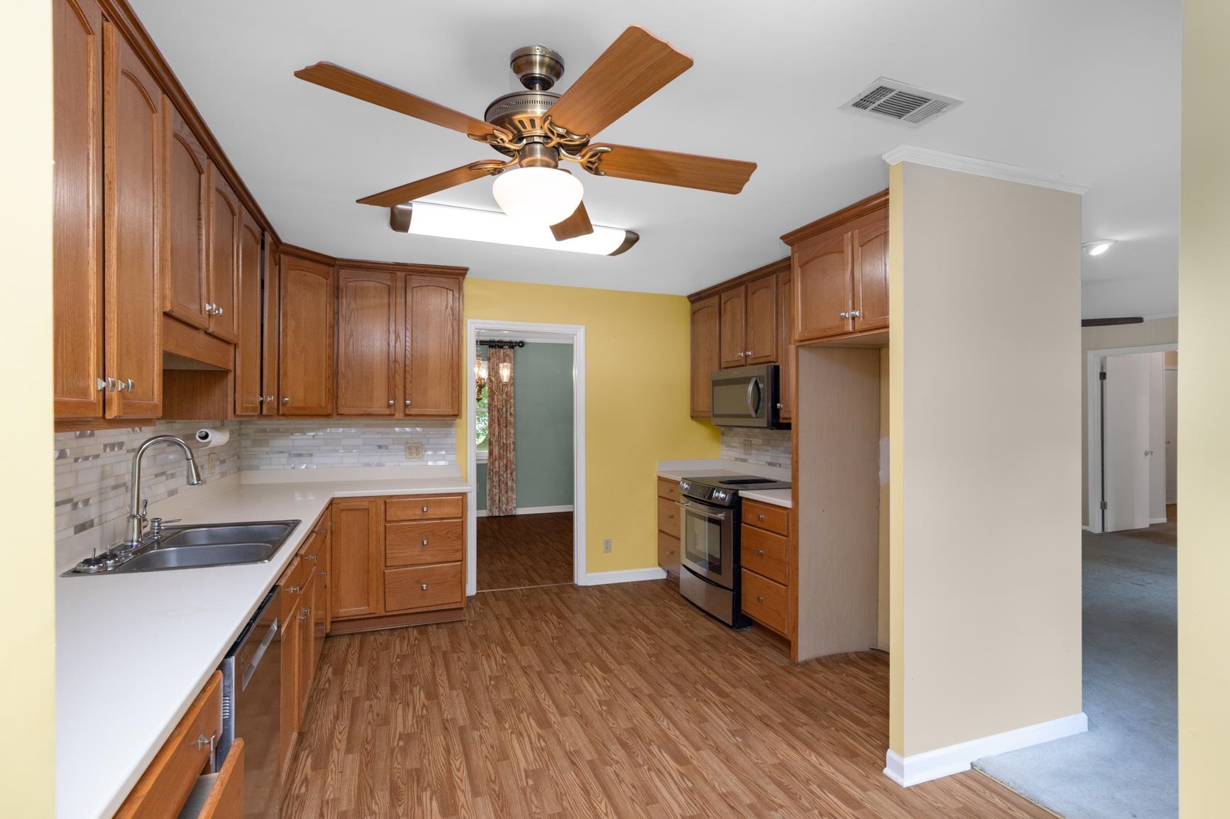 504 Roseland Dr Property Photo 6