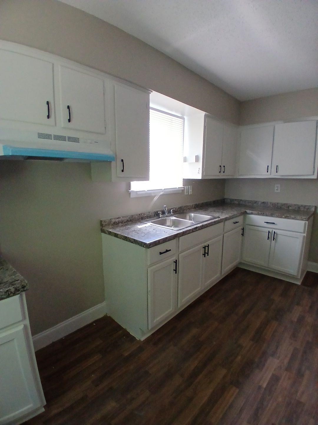 1752 Eldridge Ave Property Photo 4