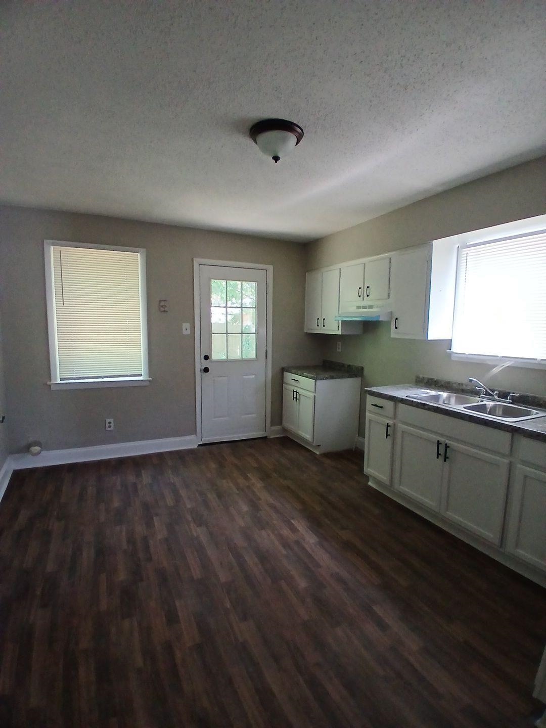 1752 Eldridge Ave Property Photo 5