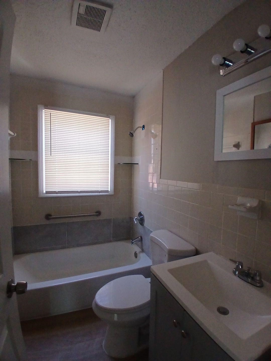 1752 Eldridge Ave Property Photo 9
