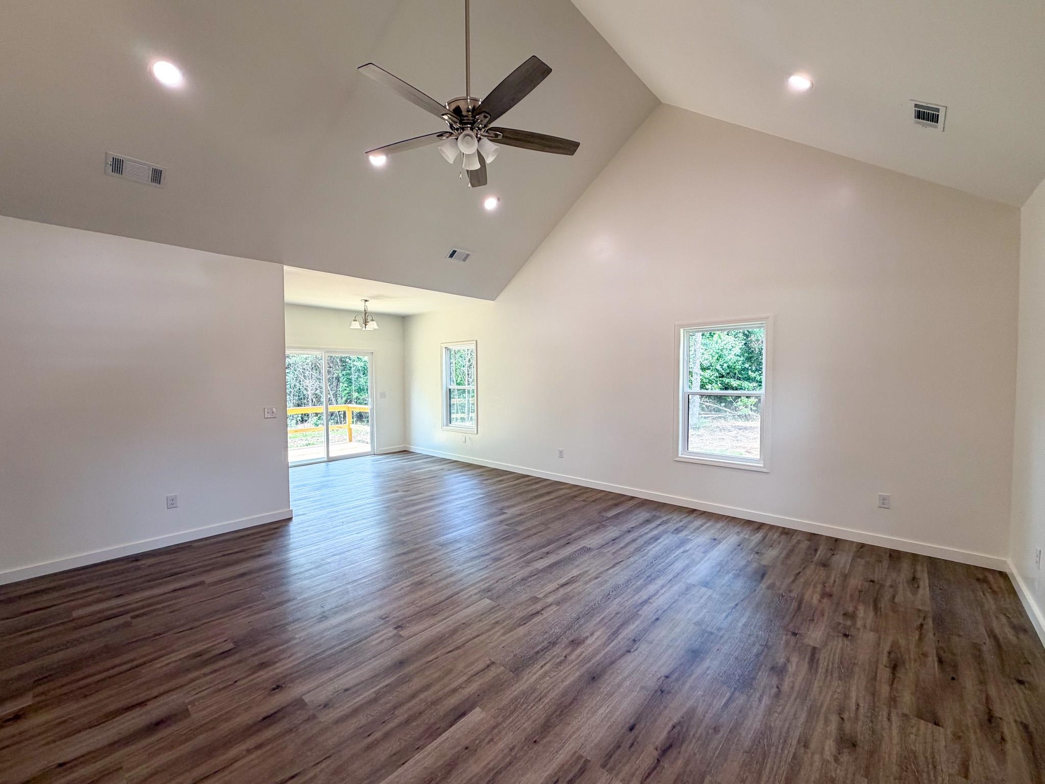 146 Cedar Rdg Property Photo 3