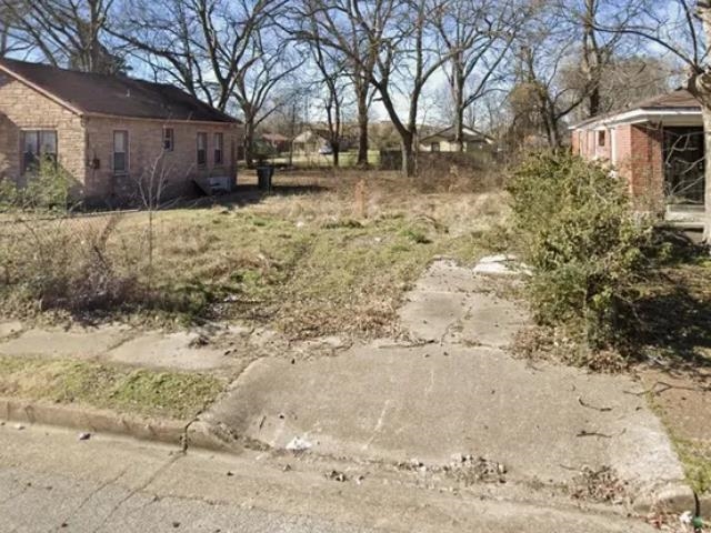 1339 AUSTIN ST Property Photo 1