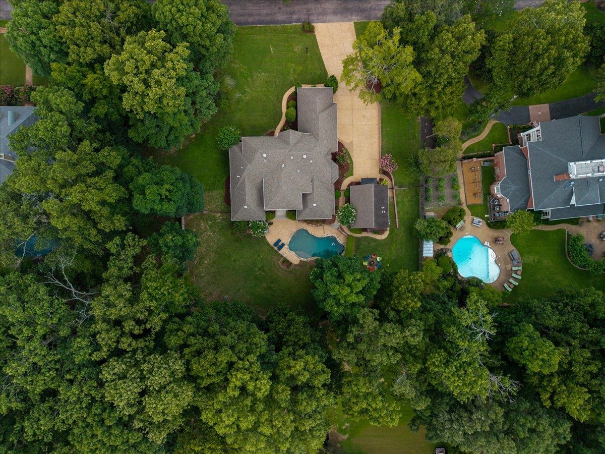 7800 Chapel Ridge Dr Property Photo 2