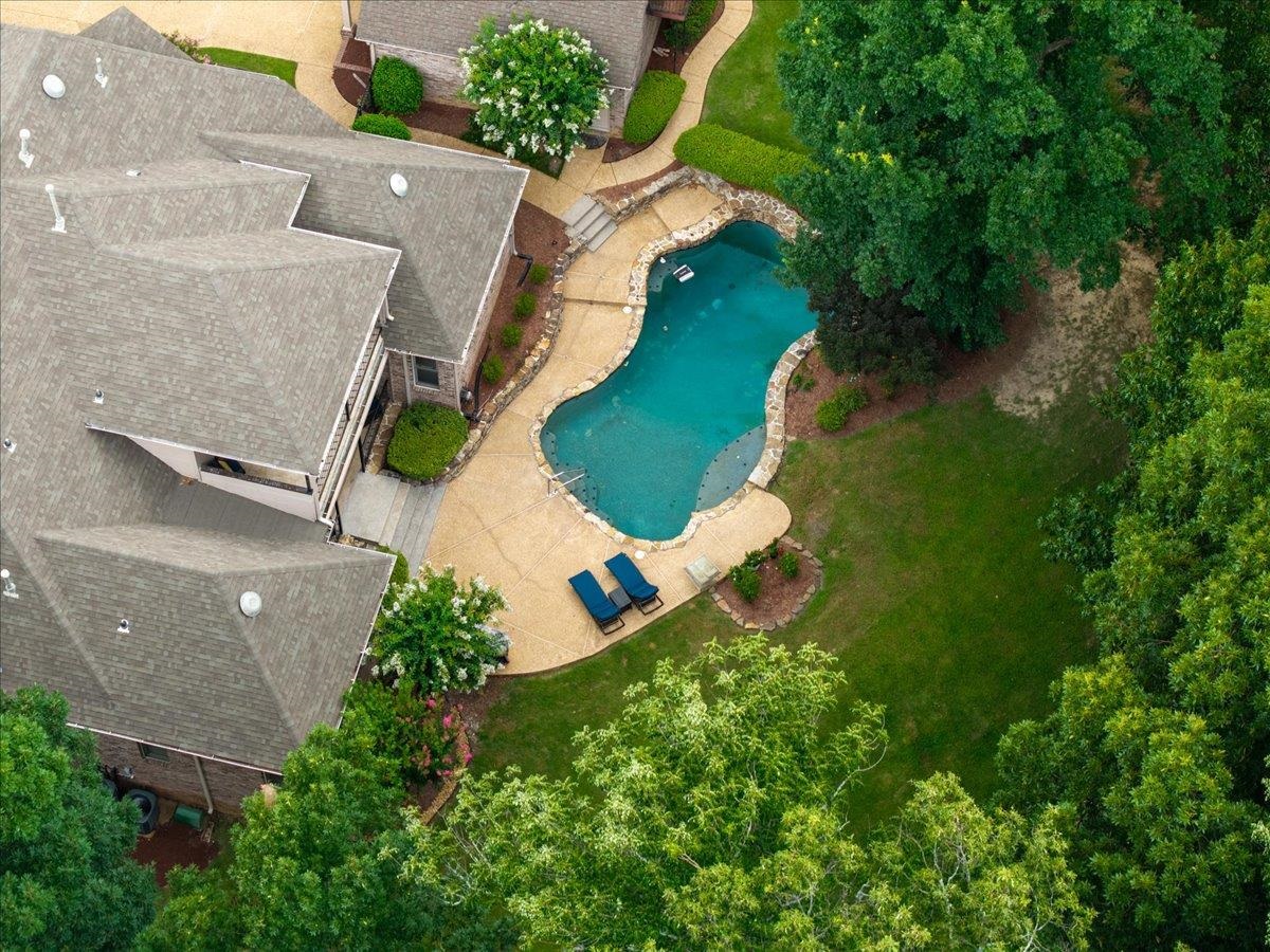 7800 Chapel Ridge Dr Property Photo 3