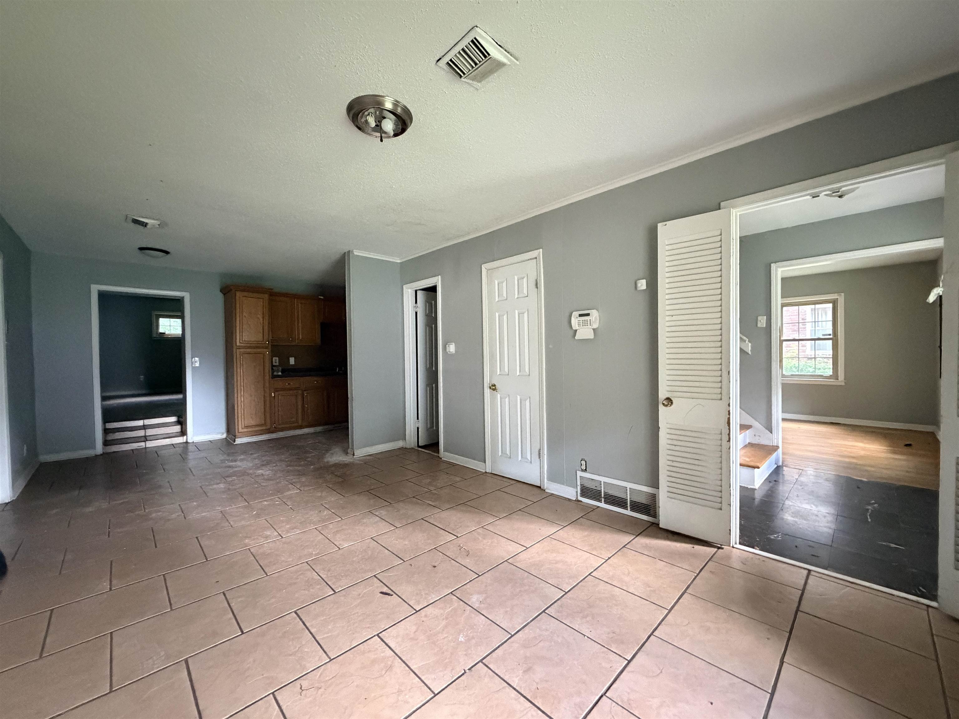 3215 Queensgate Ave Property Photo 3