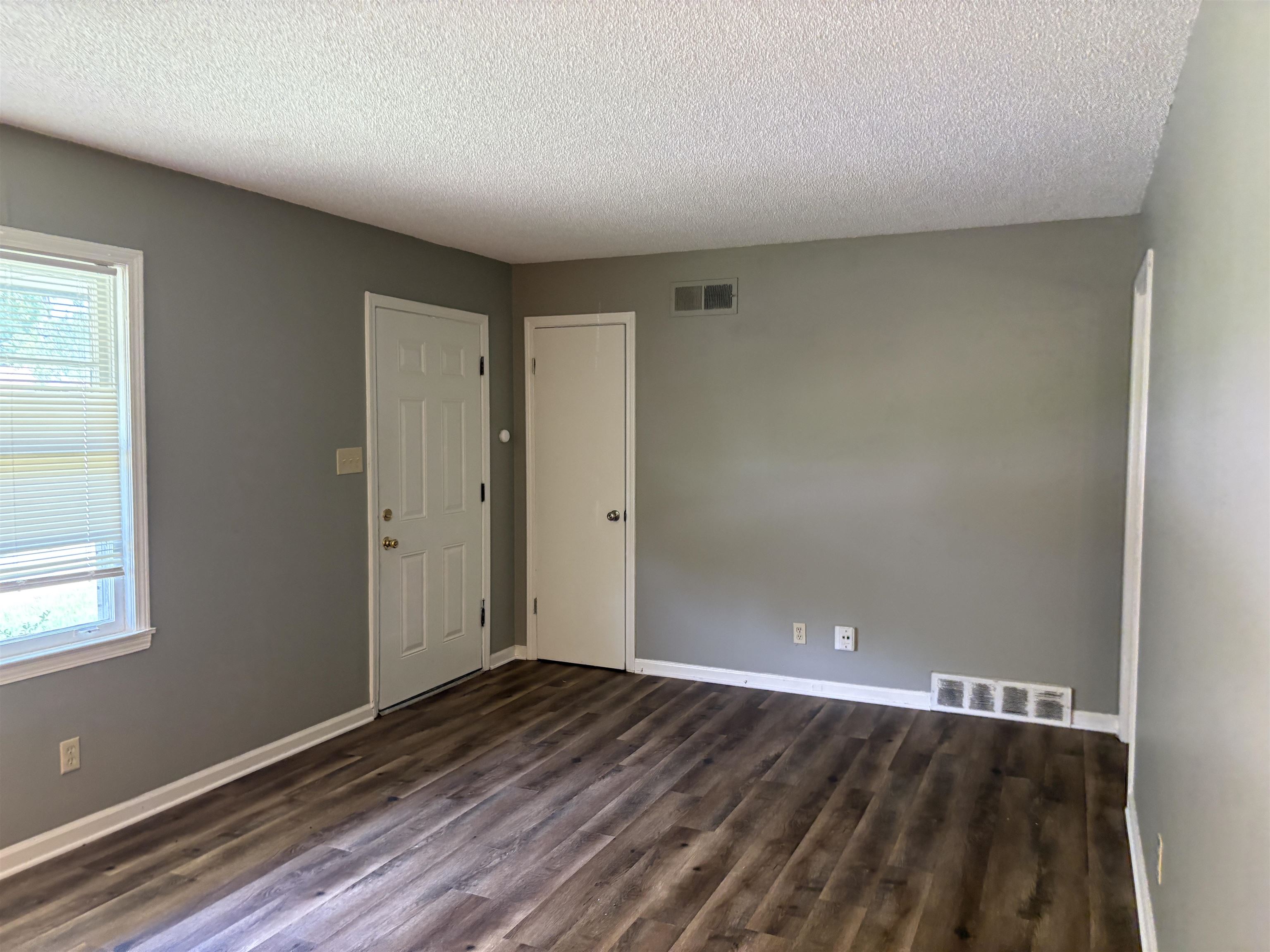 4514 Boeingshire Dr Property Photo 3