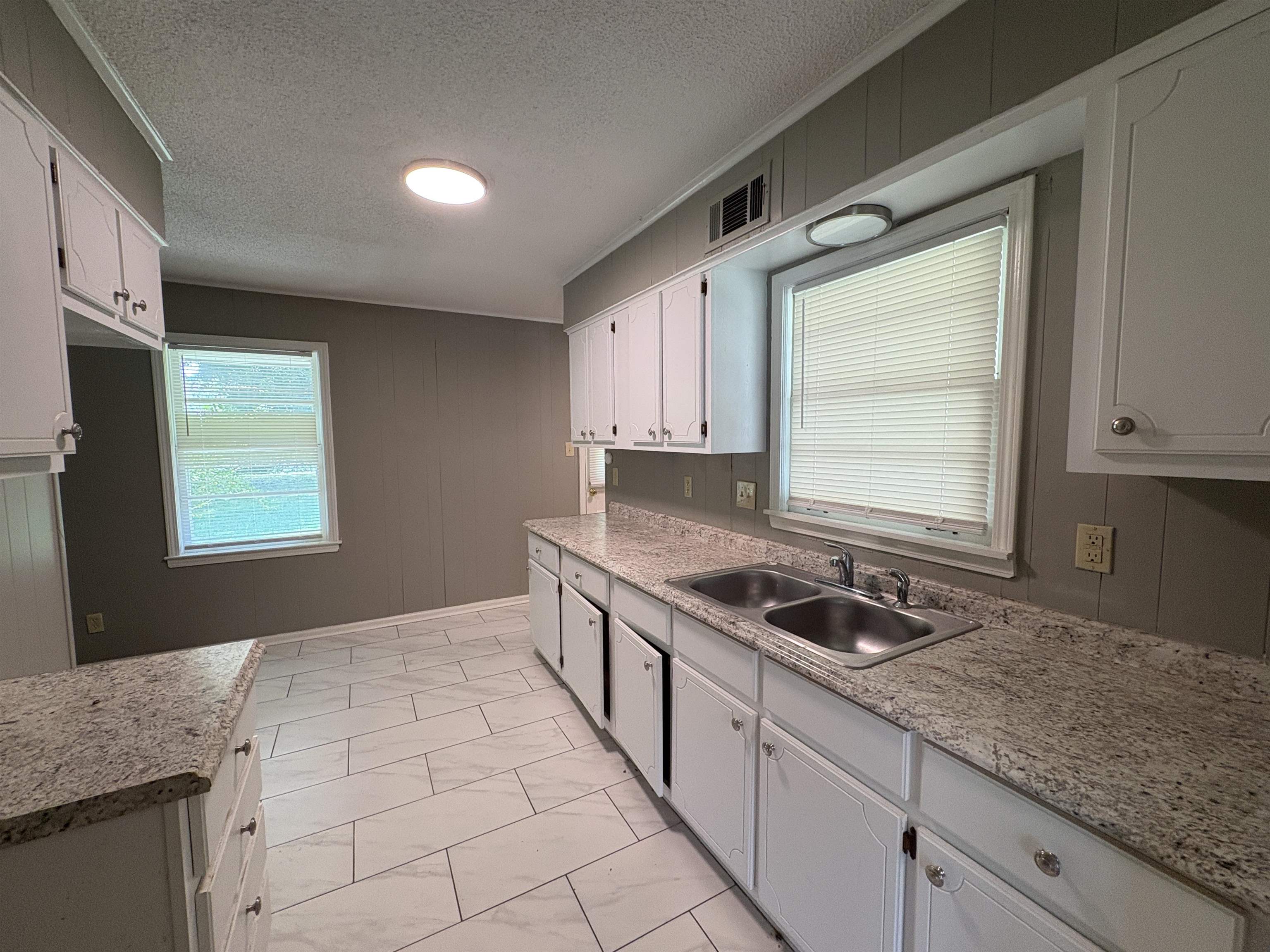4514 Boeingshire Dr Property Photo 4