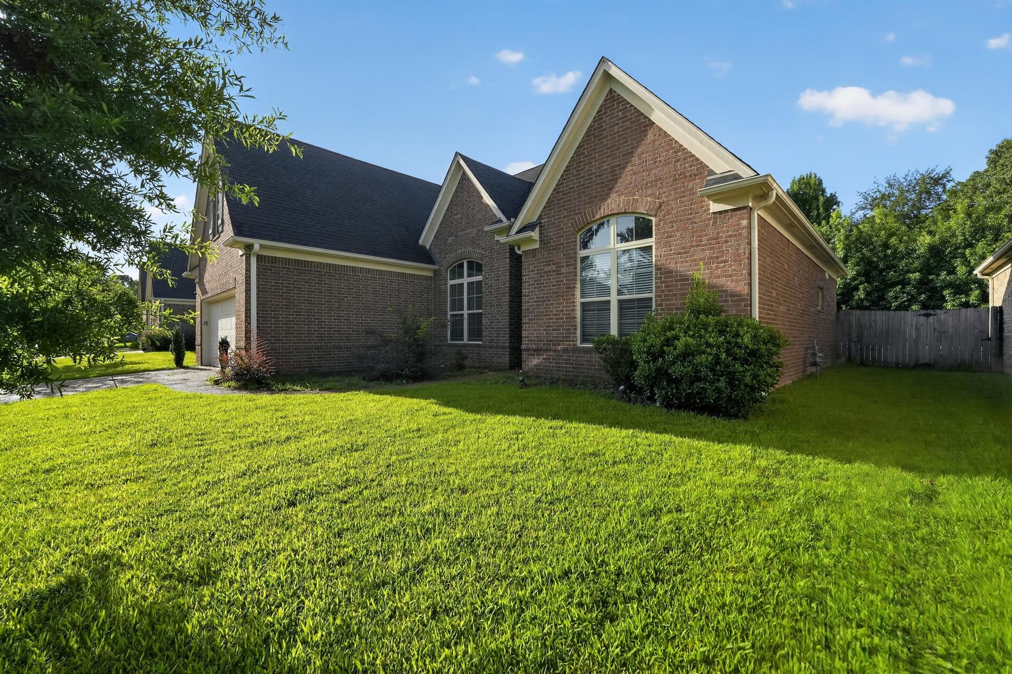 7931 Country Lake Dr Property Photo 3