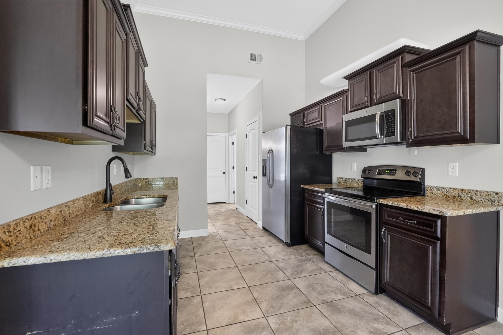7931 Country Lake Dr Property Photo 27