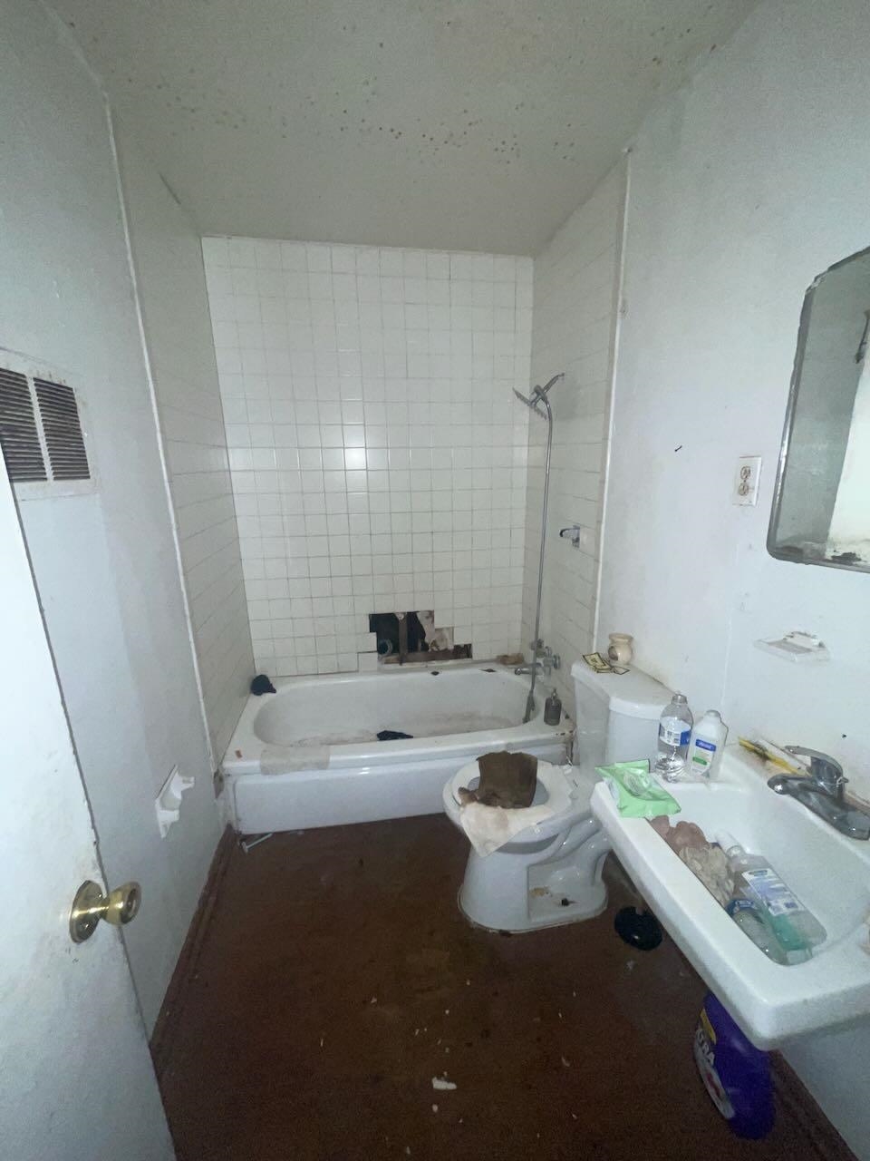 243 First Ave Property Photo 11