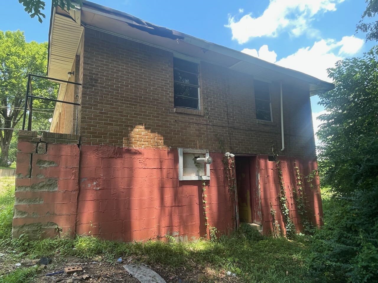 243 First Ave Property Photo 16
