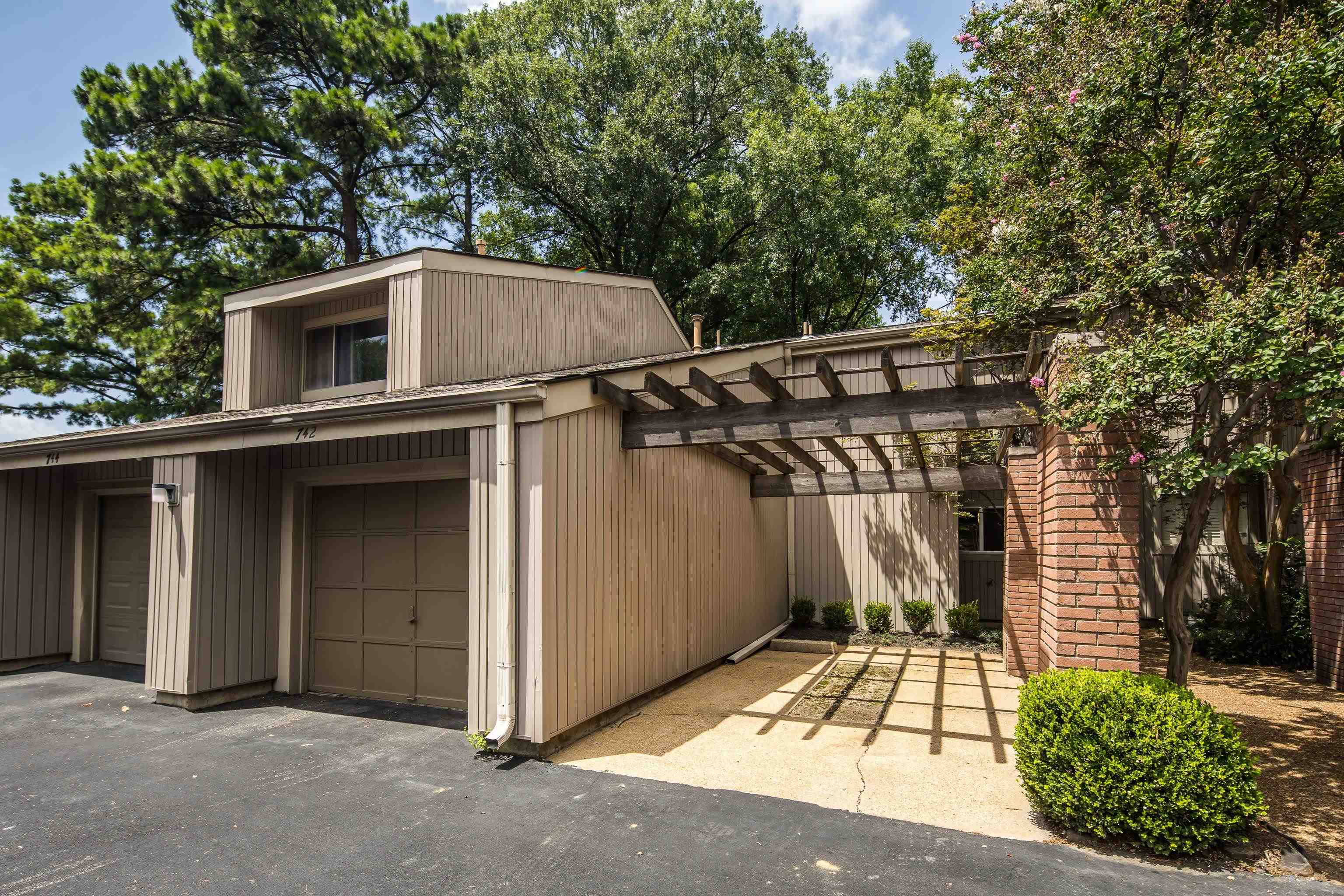 742 Hedgegrove Dr 4703 Property Photo 16