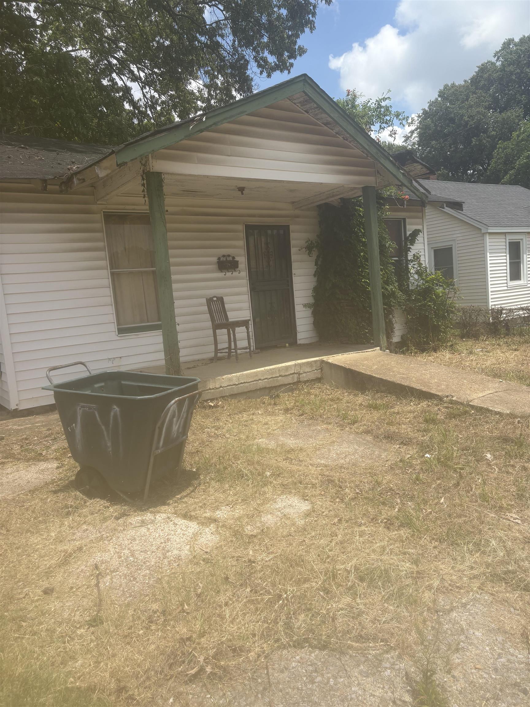 740 E DEMPSTER AVE Property Photo 1