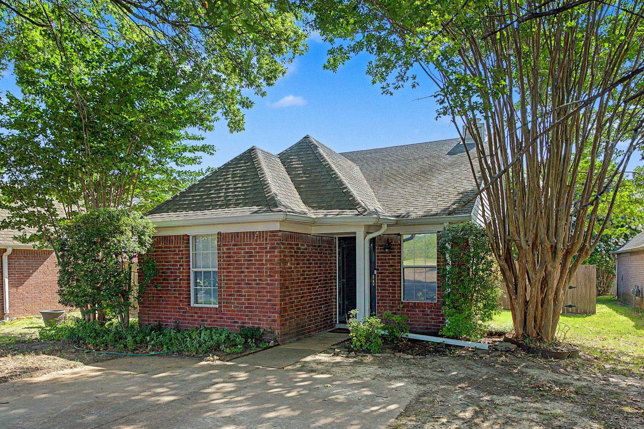 5442 Kayla Dr Property Photo 2