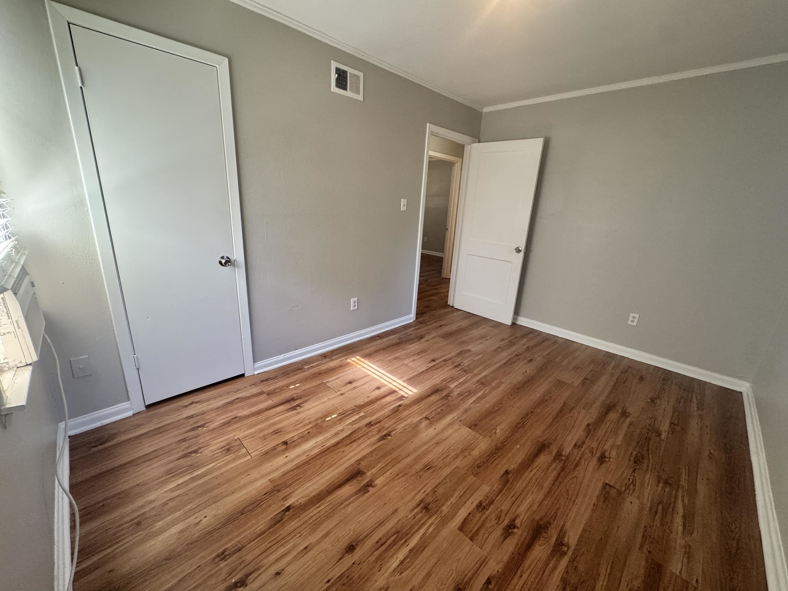 4742 Violet Ave Property Photo 8