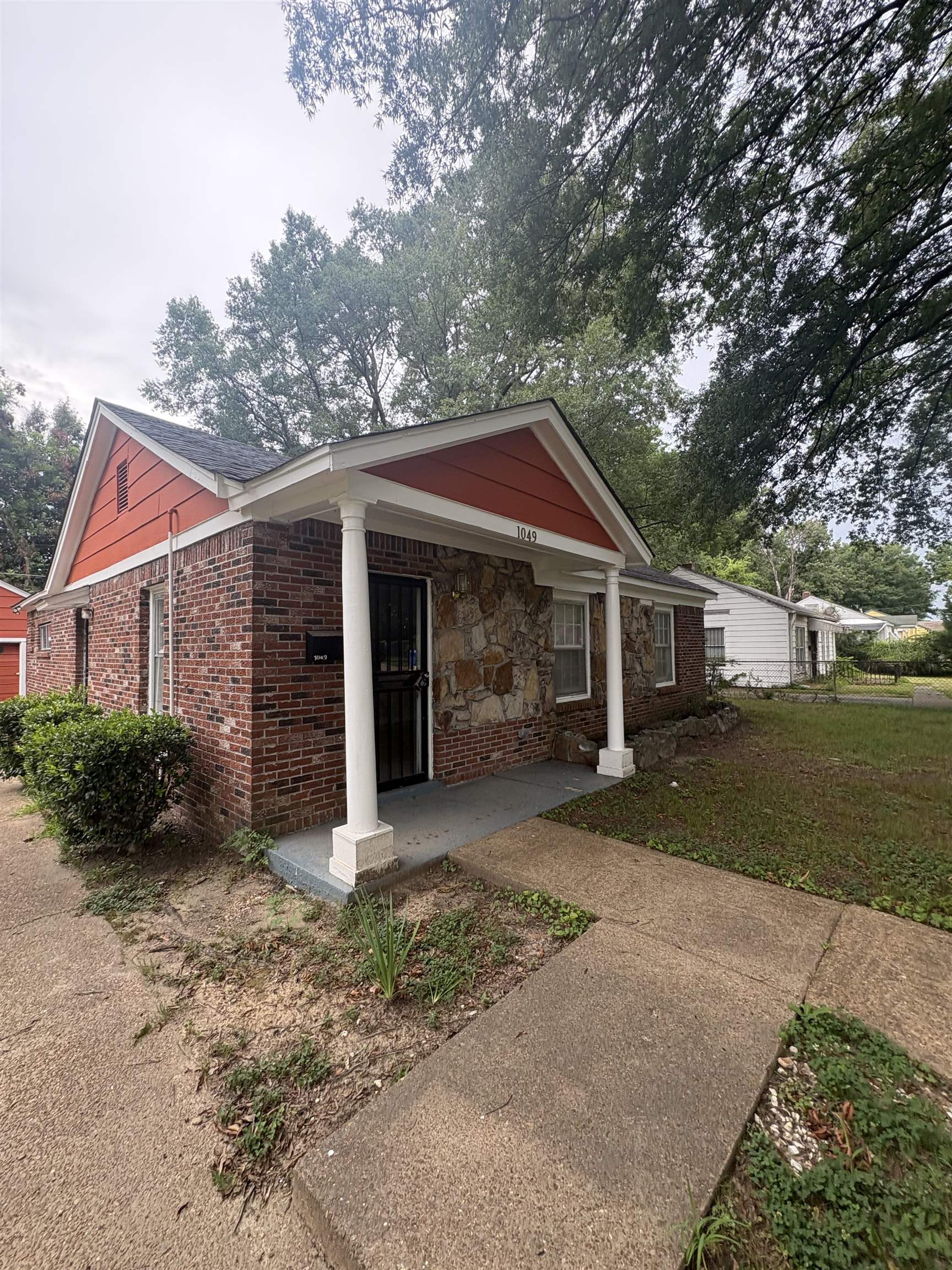 1049 HAYNES ST Property Photo 1