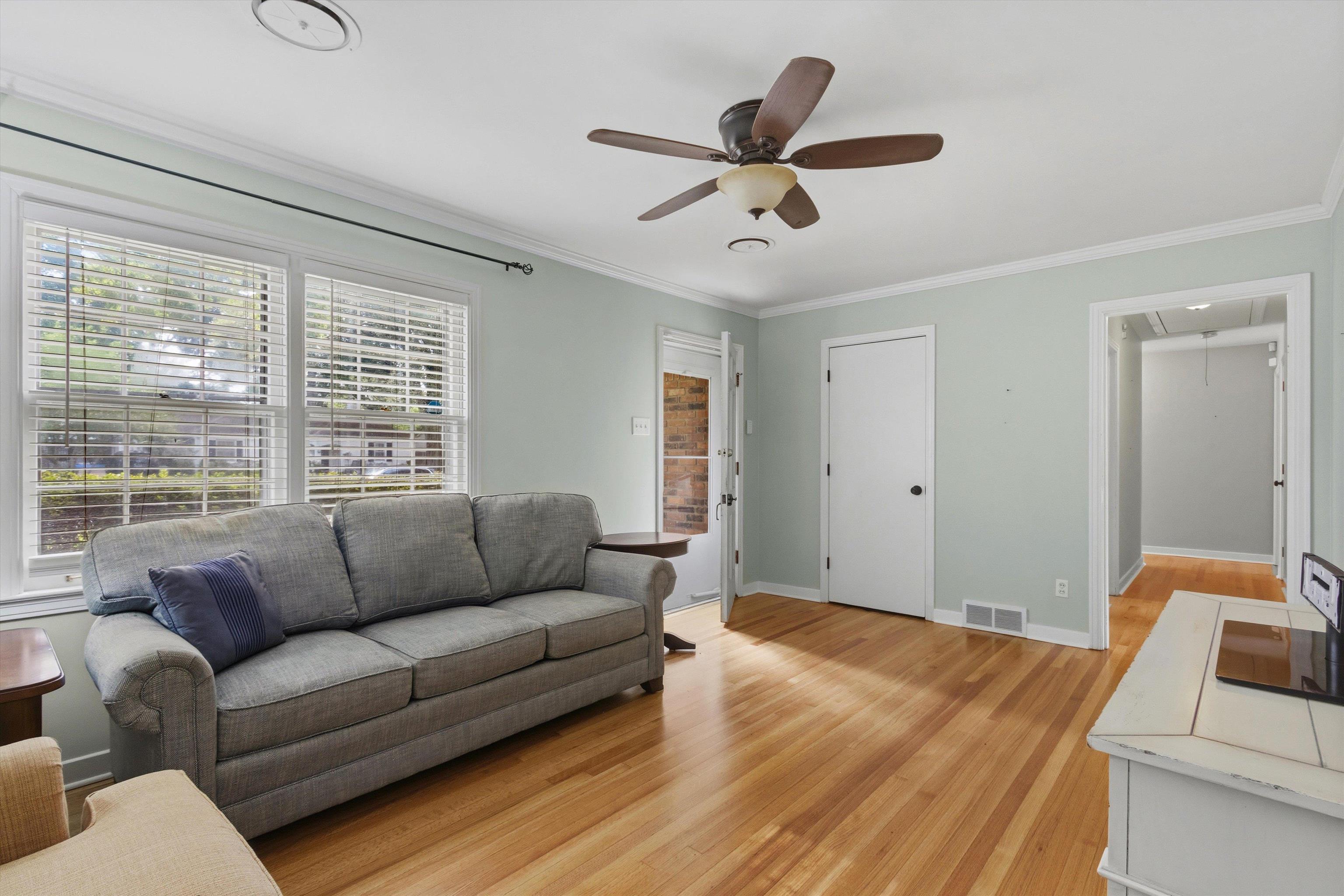1627 Willey St Property Photo 3