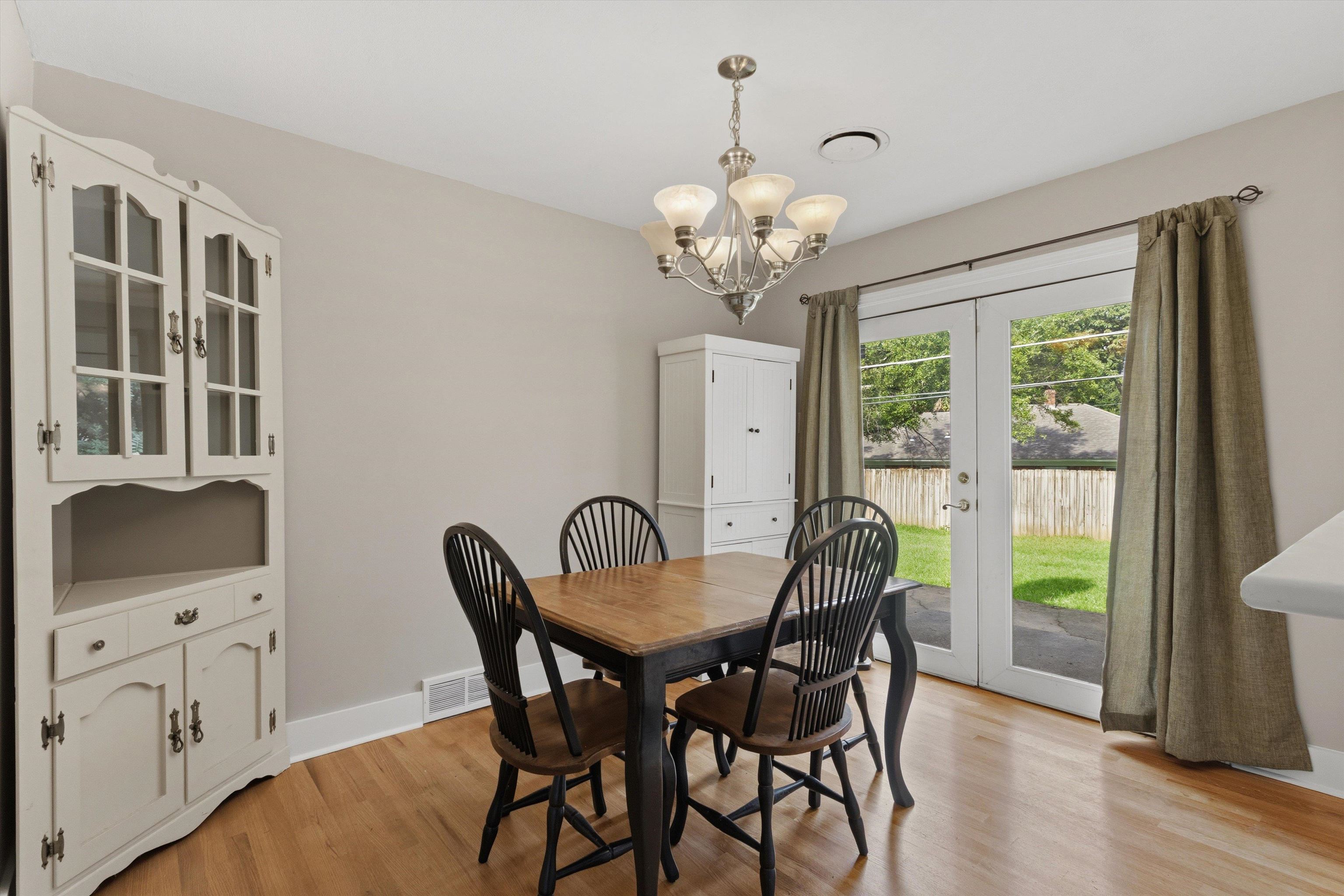 1627 Willey St Property Photo 8