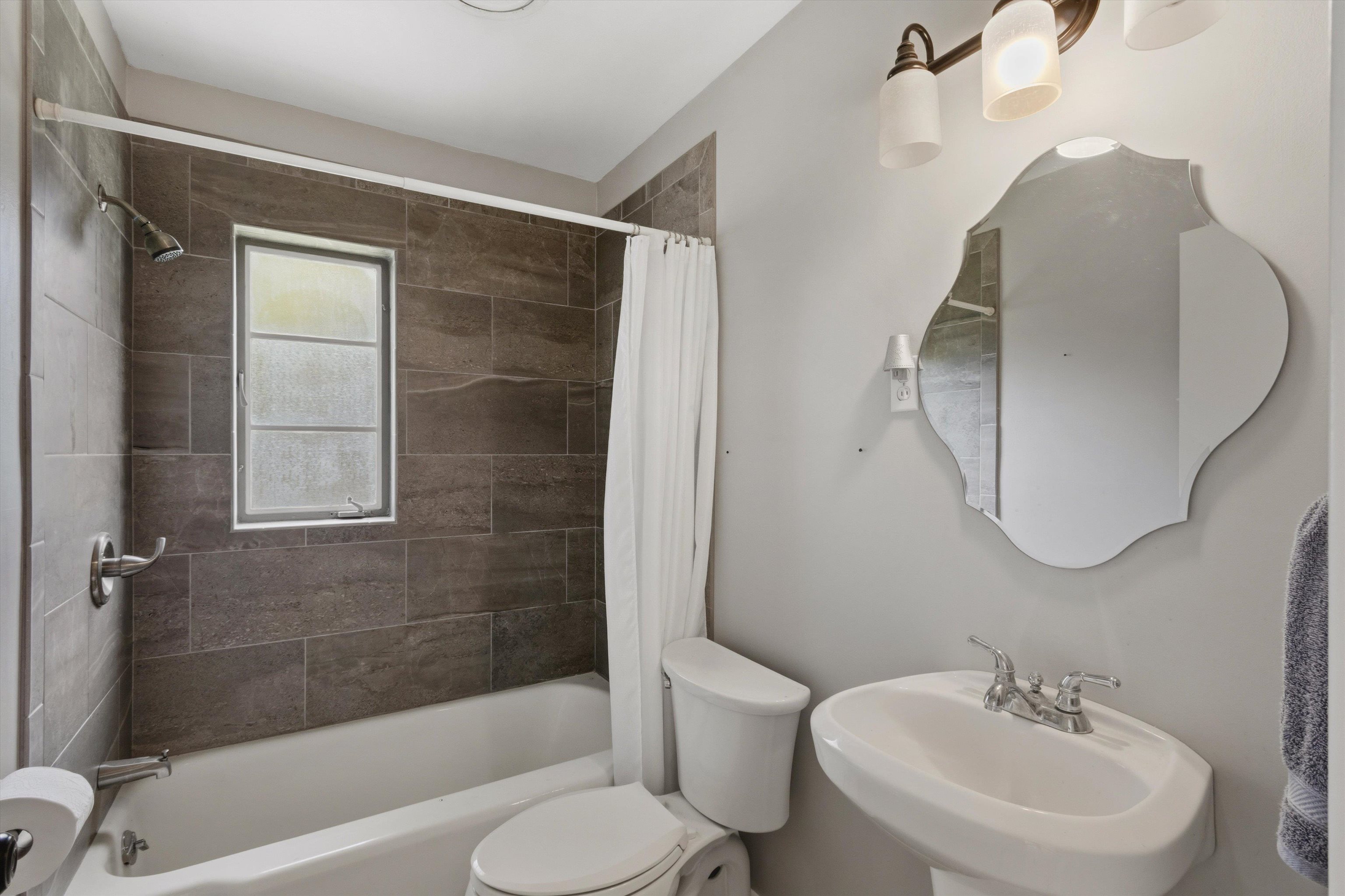 1627 Willey St Property Photo 15