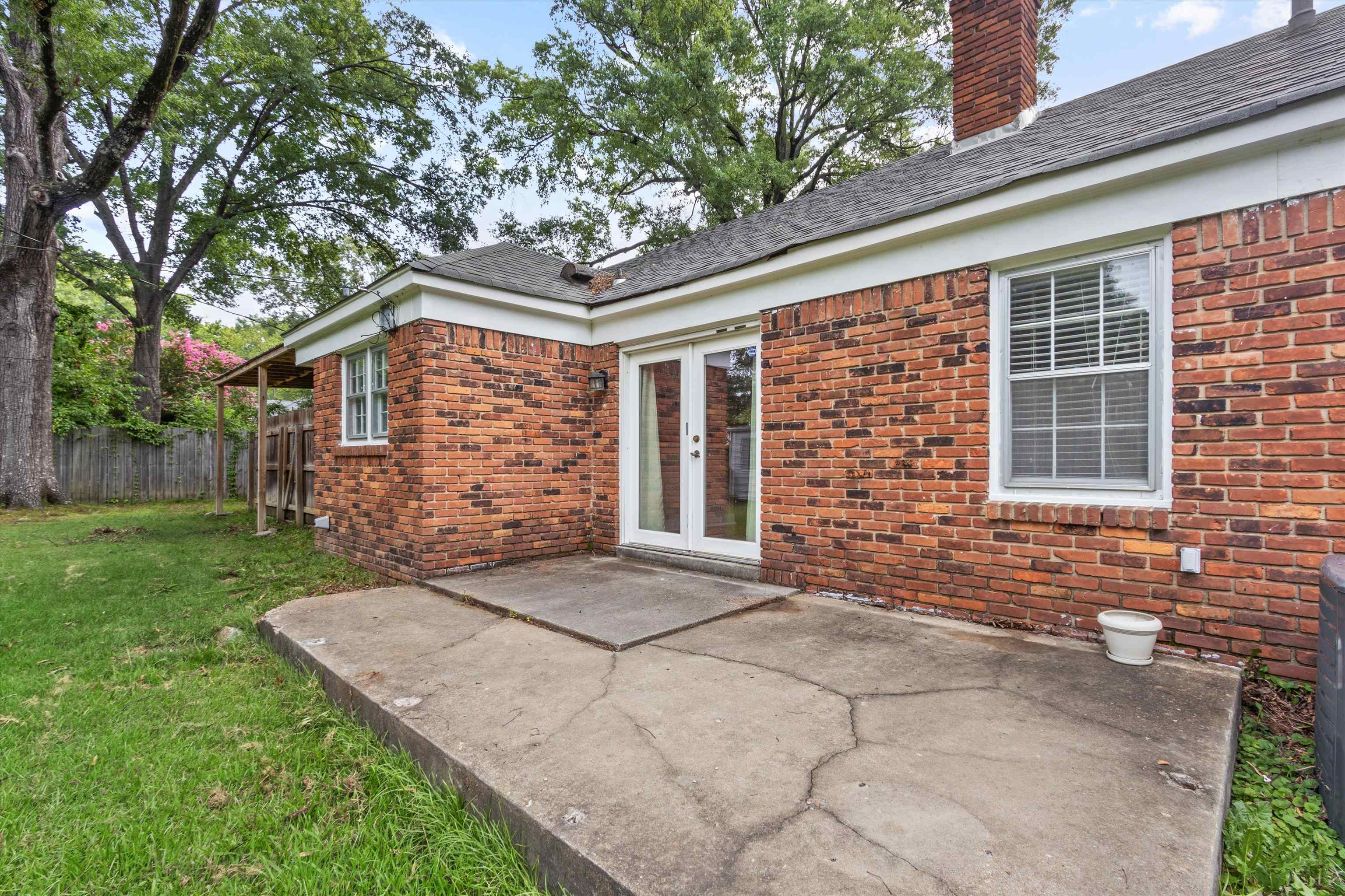1627 Willey St Property Photo 18