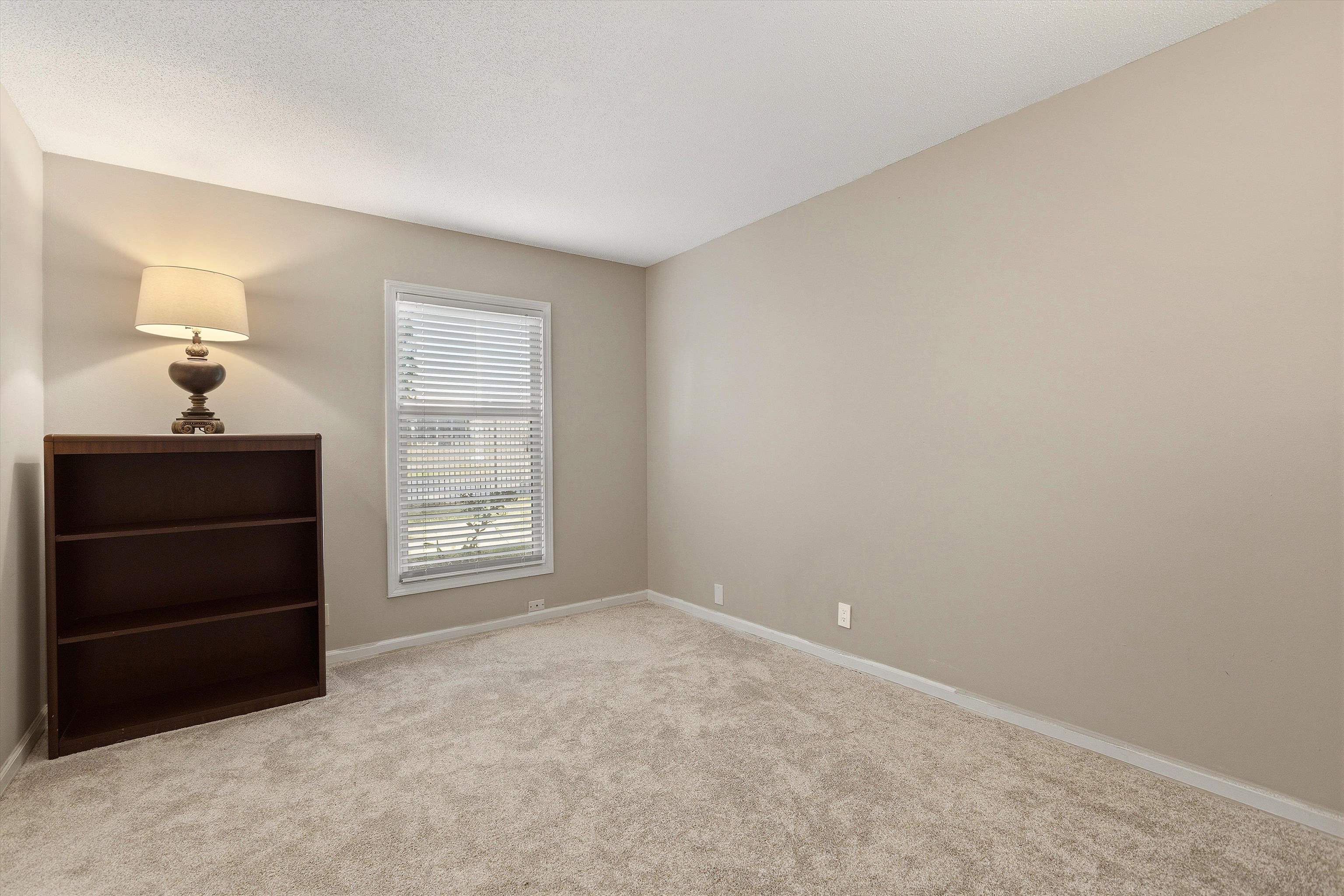 1184 Lynnfield Rd 1 Property Photo 21