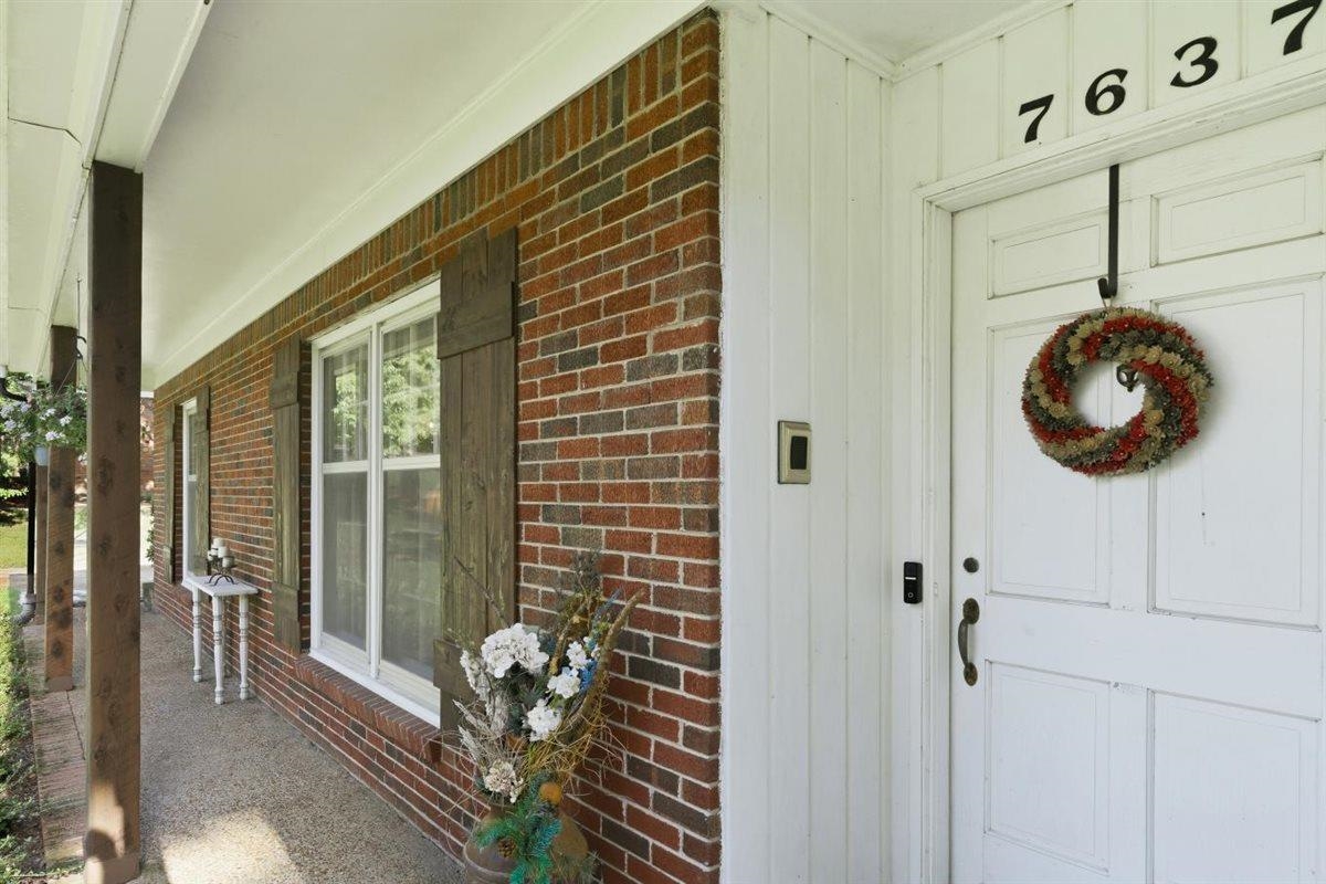 7637 Akerswood Rd Property Photo 7