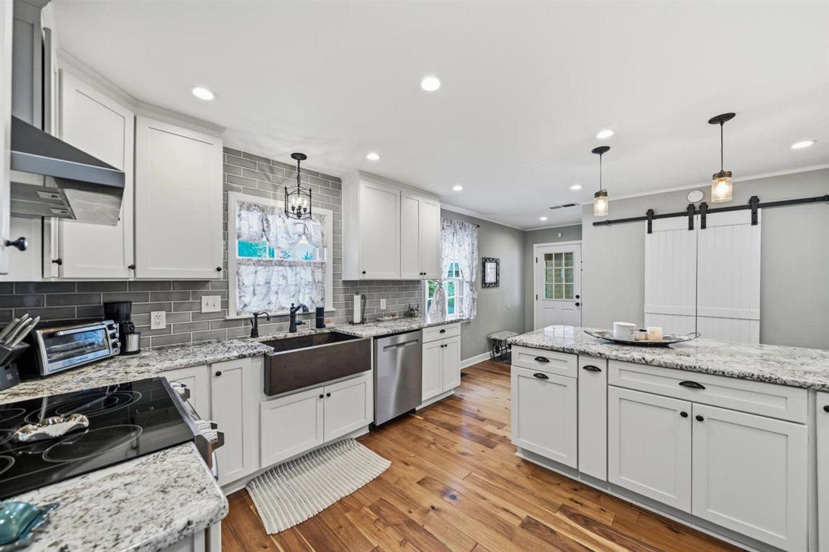 7637 Akerswood Rd Property Photo 14