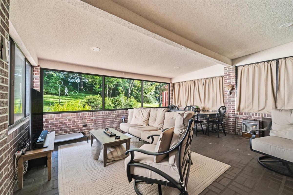 7637 Akerswood Rd Property Photo 33