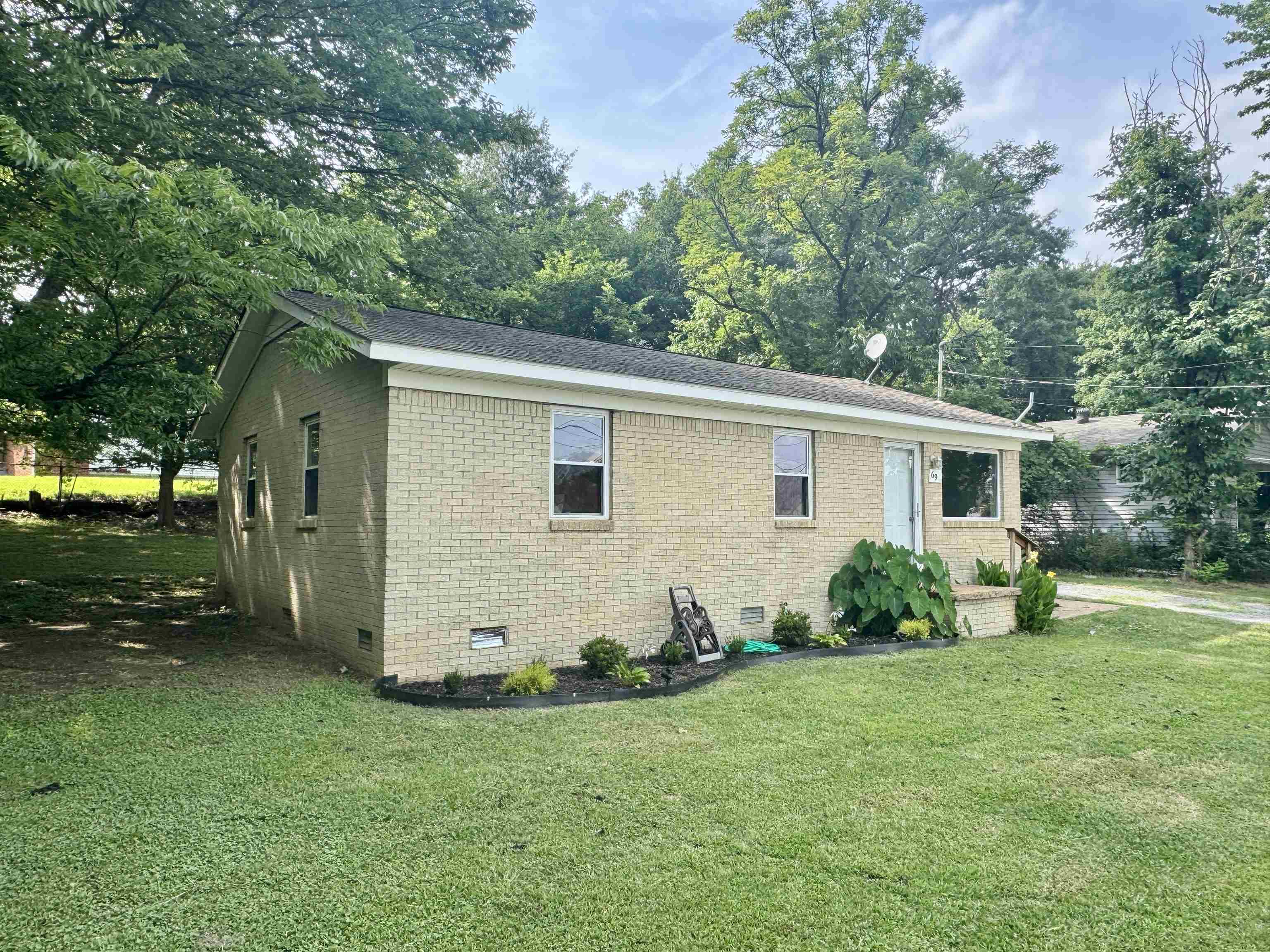 69 Hamil St Property Photo 3