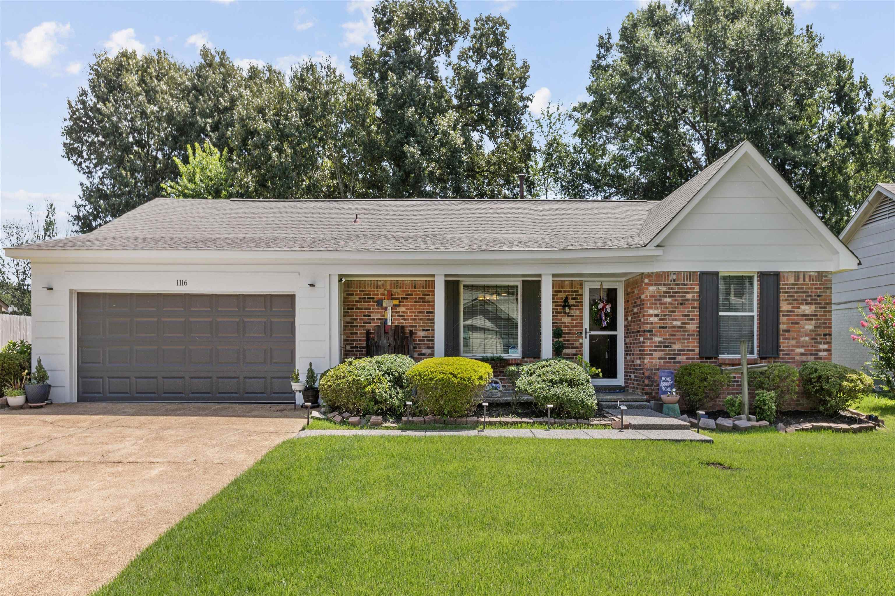 1116 SIMMONS RIDGE DR Property Photo 1