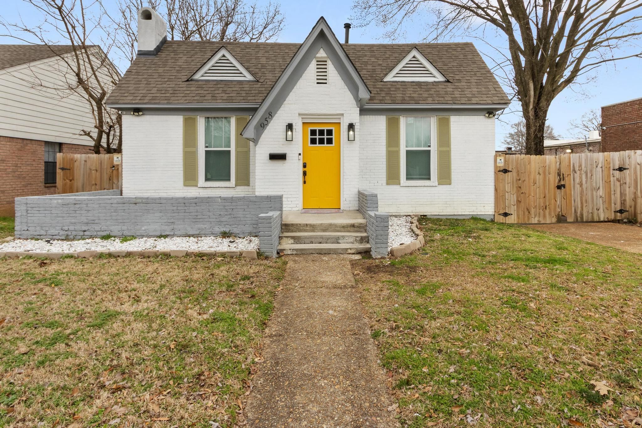 958 Maury St Property Photo 2