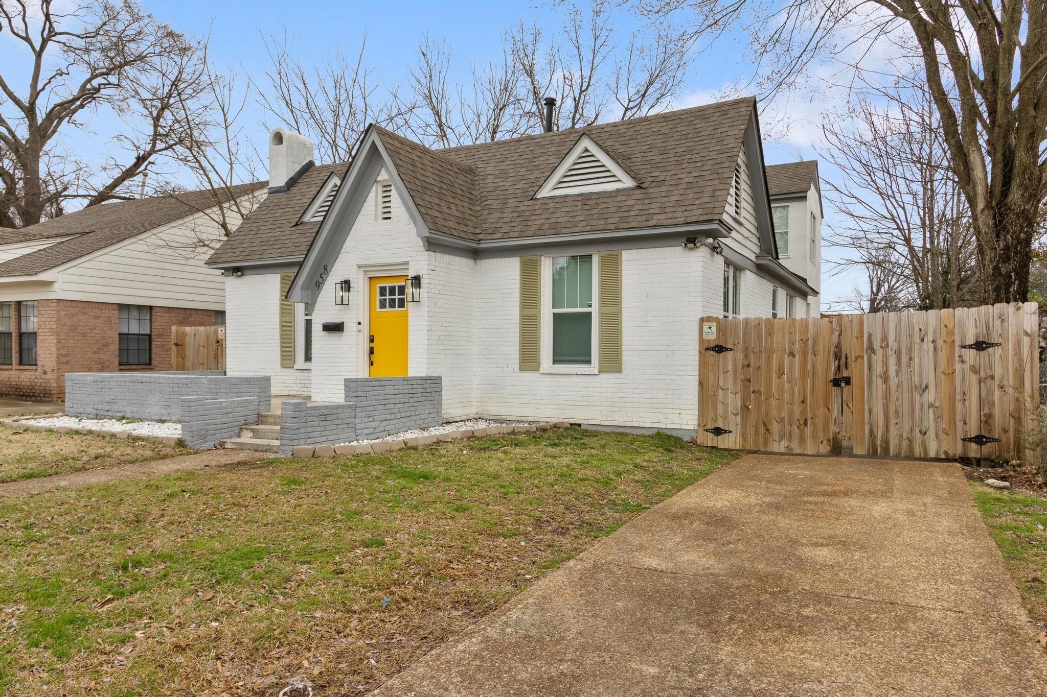 958 Maury St Property Photo 3