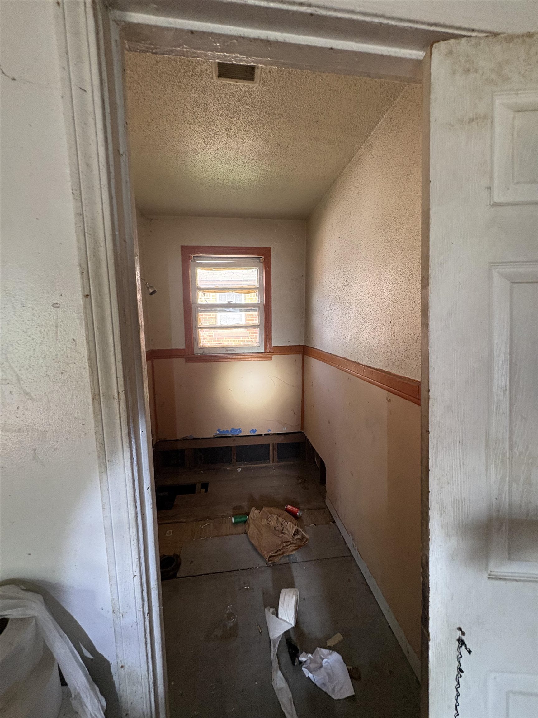 2483 Winnona Ave Property Photo 5