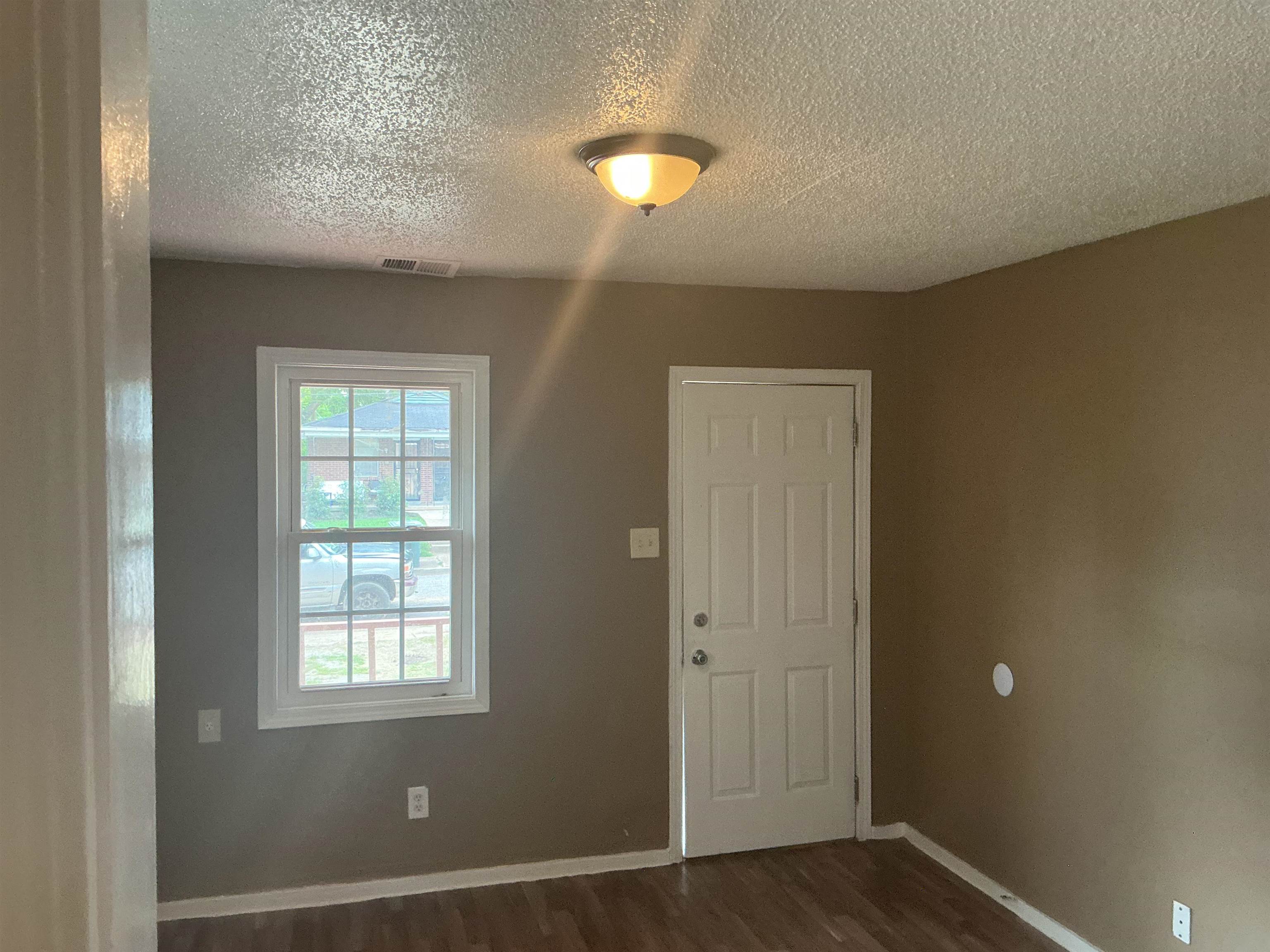 686 Baltimore St Property Photo 2