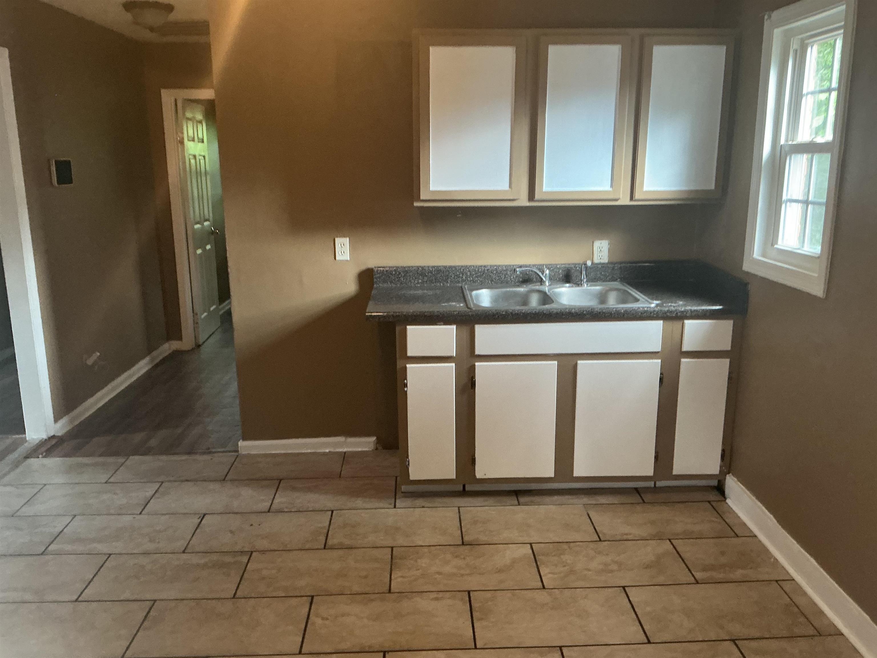 686 Baltimore St Property Photo 5
