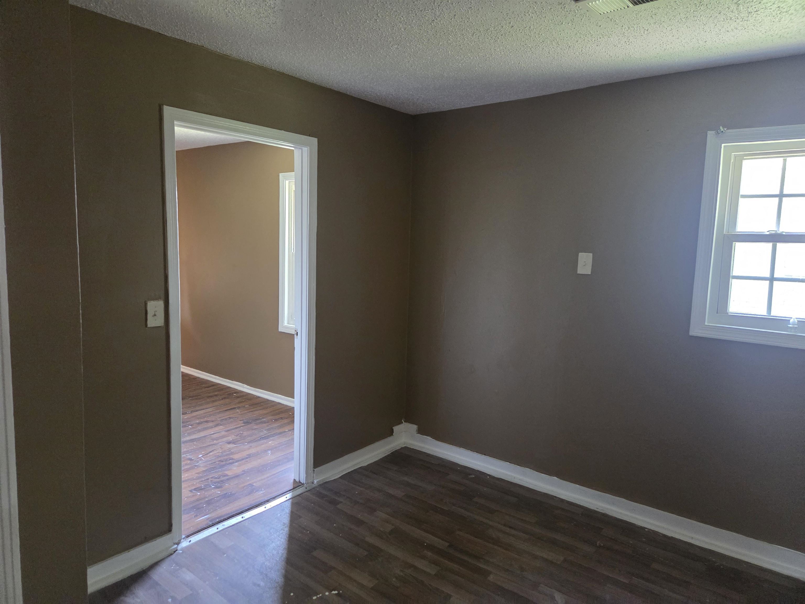 686 Baltimore St Property Photo 8