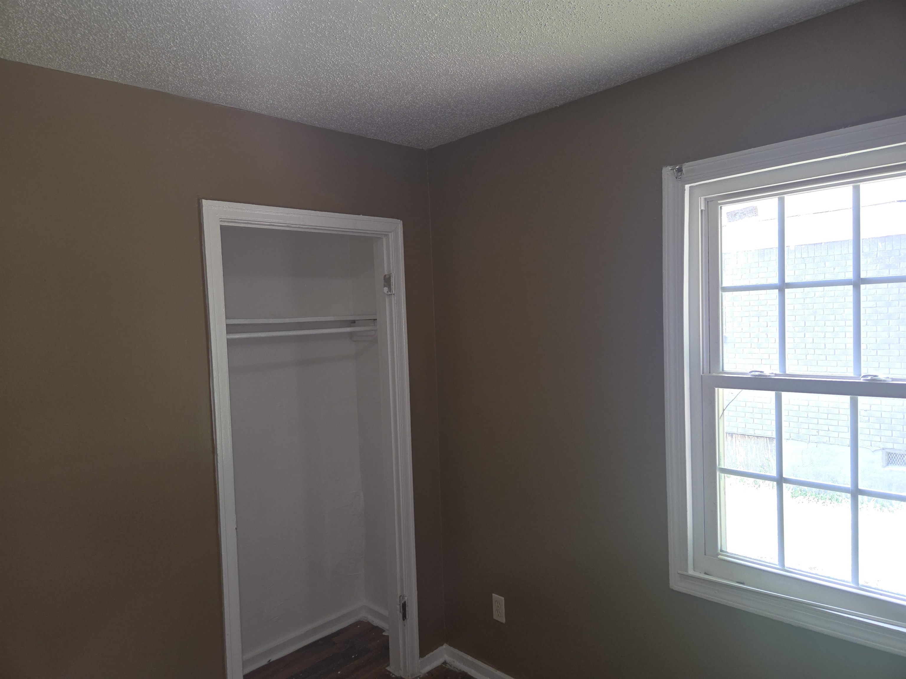 686 Baltimore St Property Photo 12