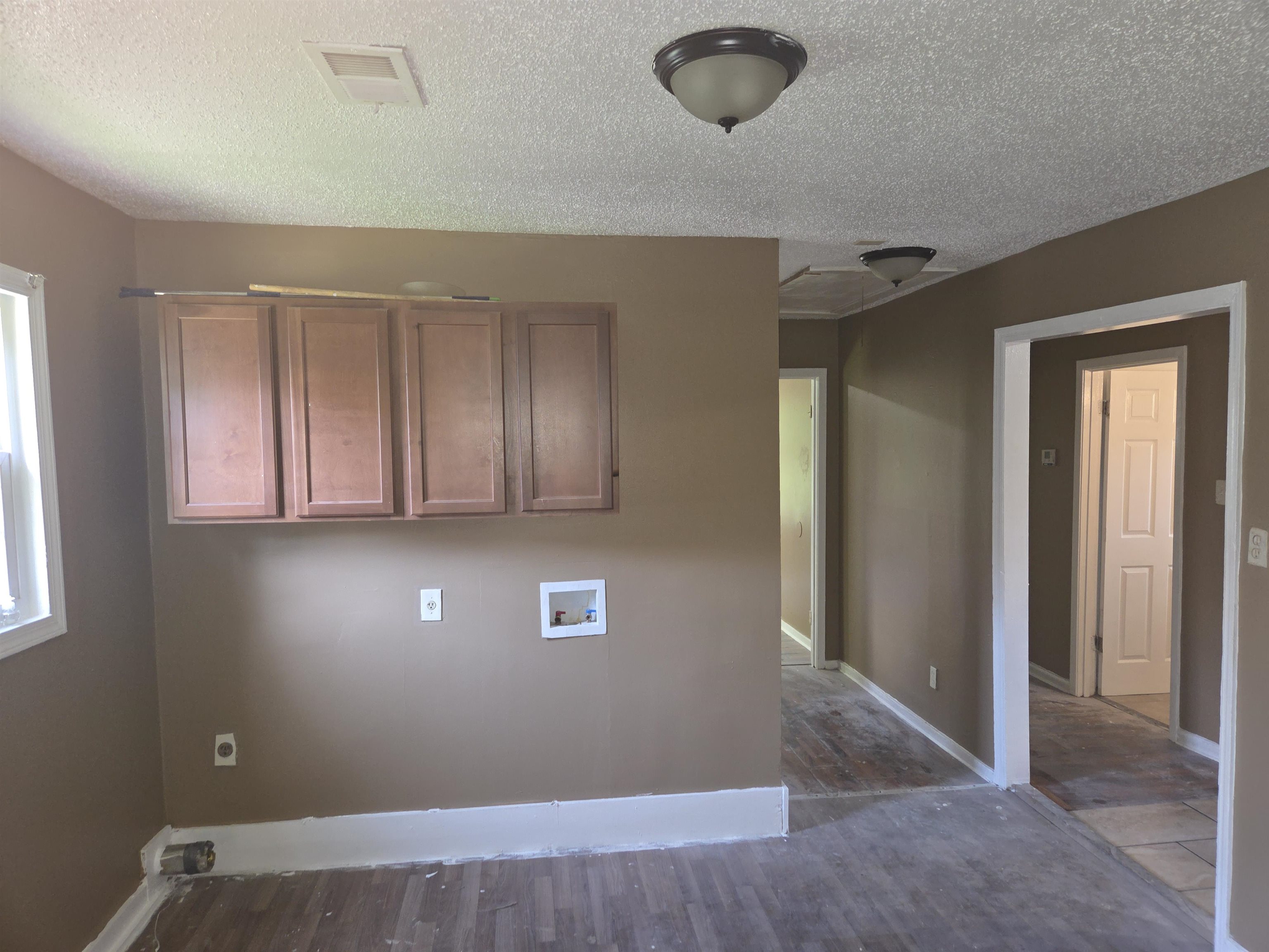 686 Baltimore St Property Photo 13