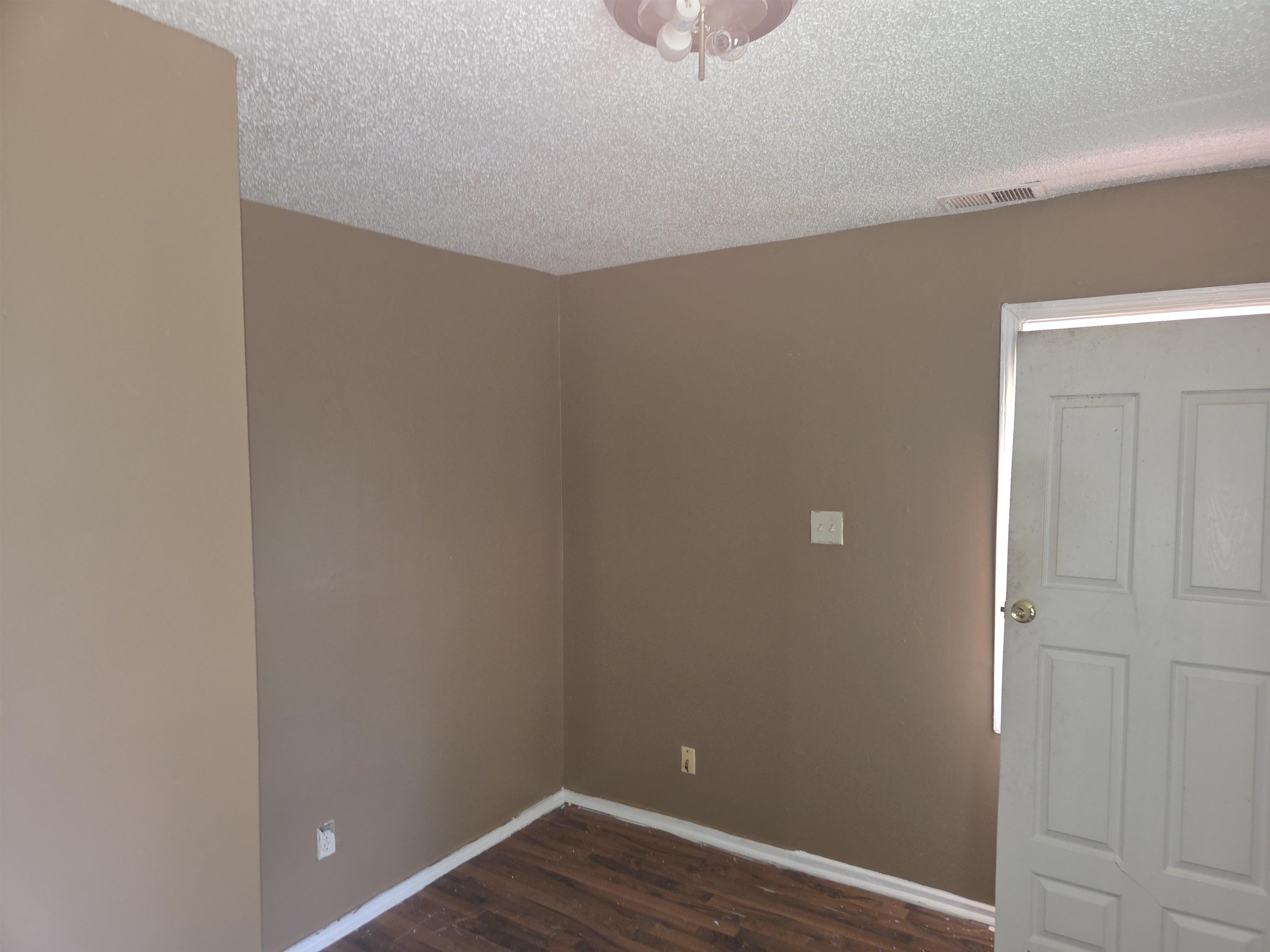 686 Baltimore St Property Photo 14