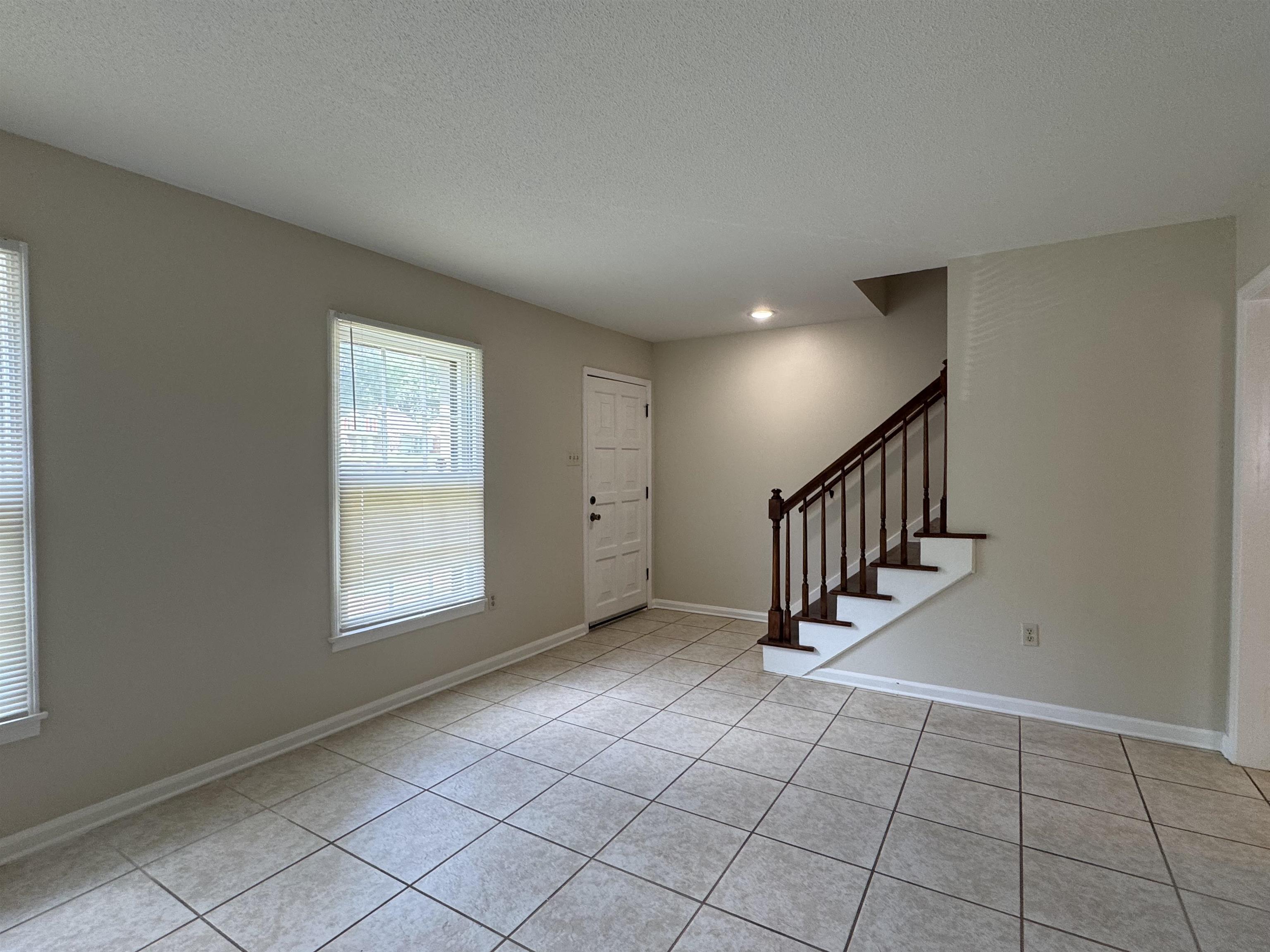 5659 Hinton Pl Property Photo 3