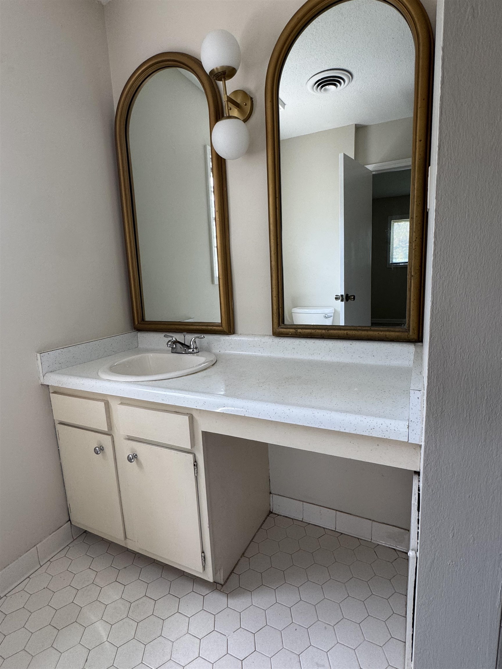 5659 Hinton Pl Property Photo 14