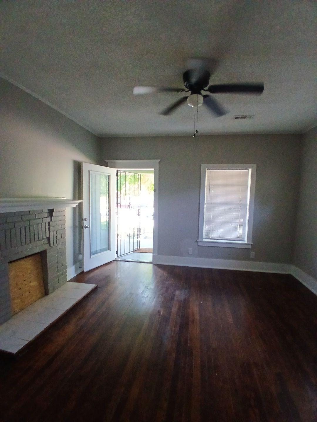 1436 Maplewood St Property Photo 4