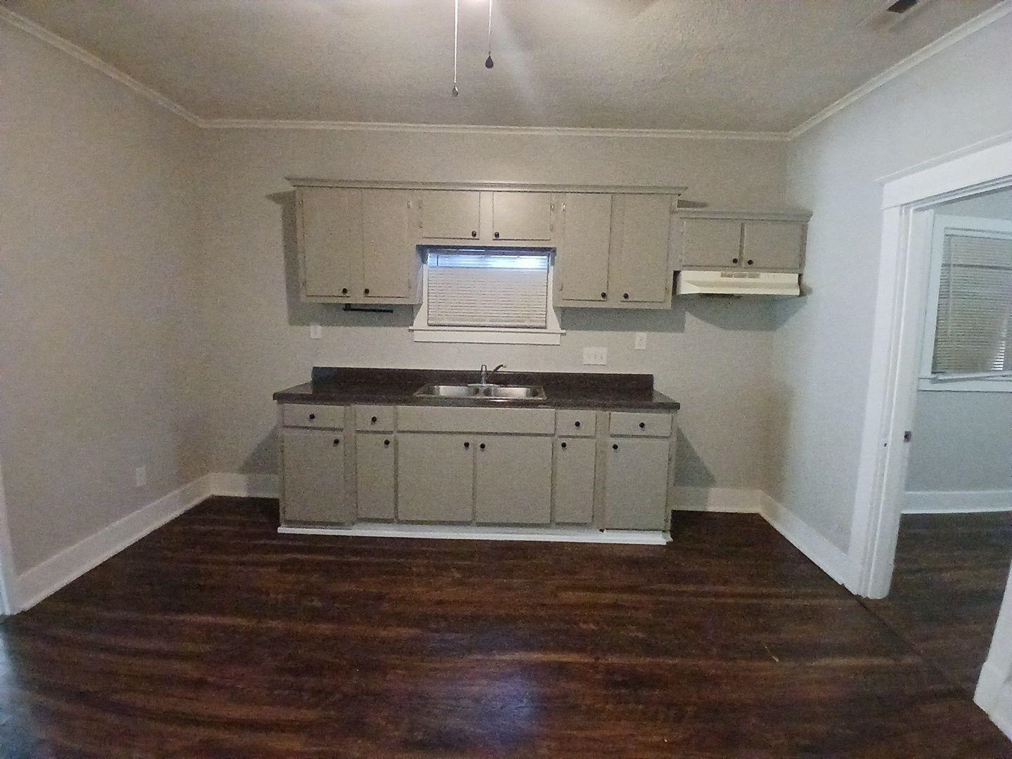 1436 Maplewood St Property Photo 6