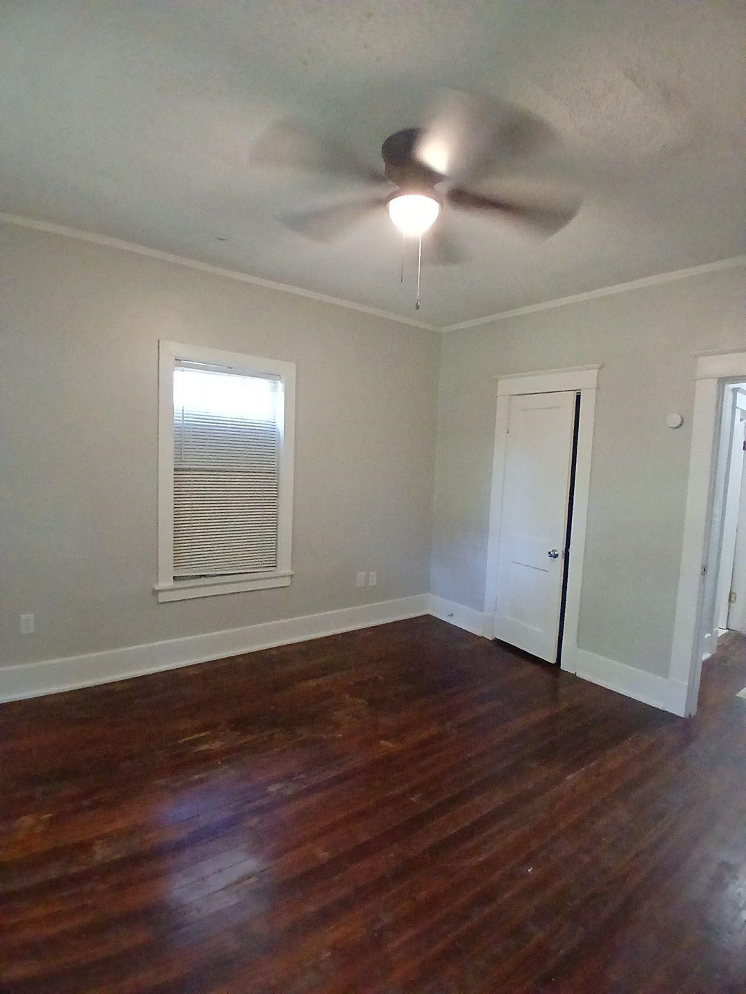 1436 Maplewood St Property Photo 9