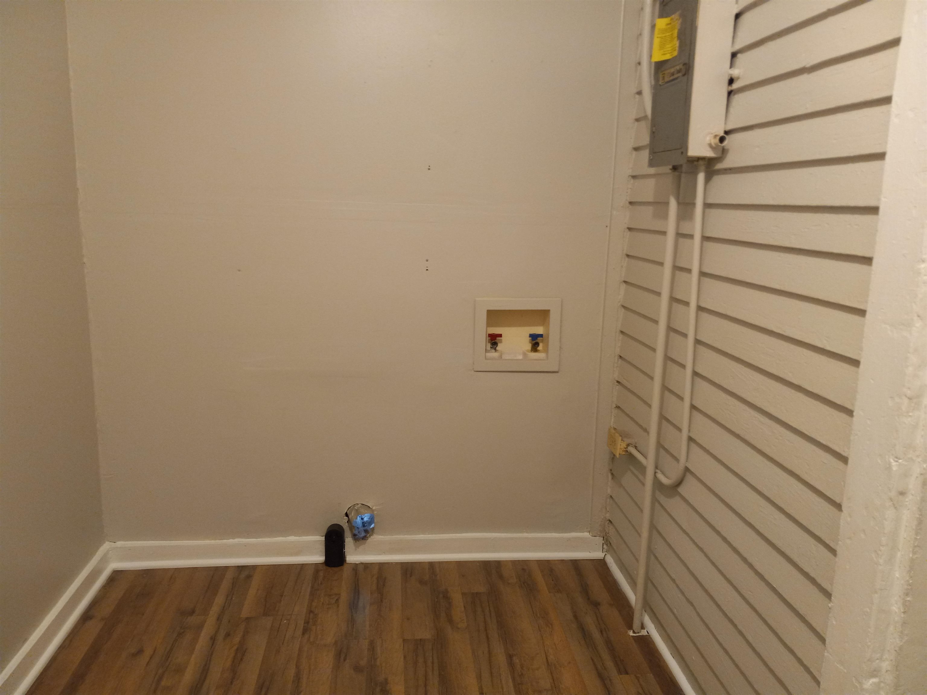 1436 Maplewood St Property Photo 10